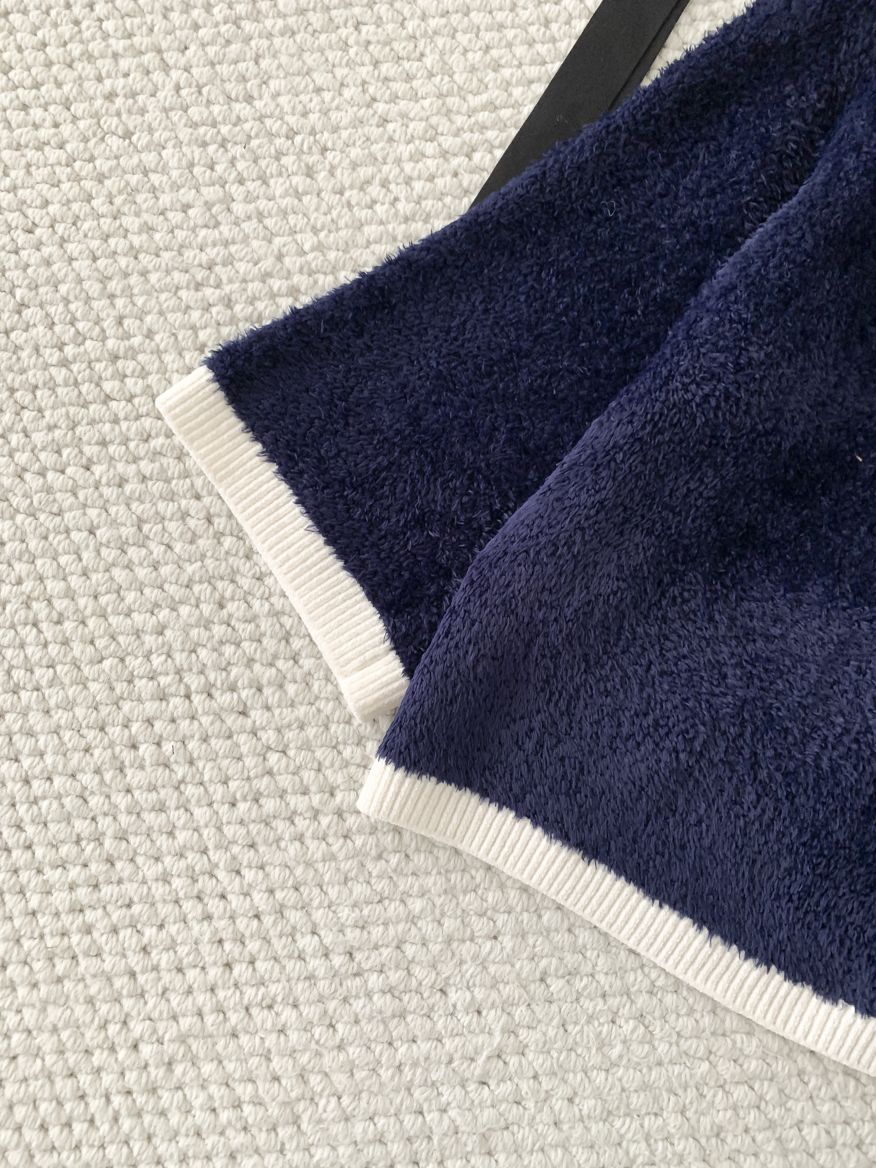 Кардиган женский в стиле Chanel тёмно-синего цвета с контрастной отделкой