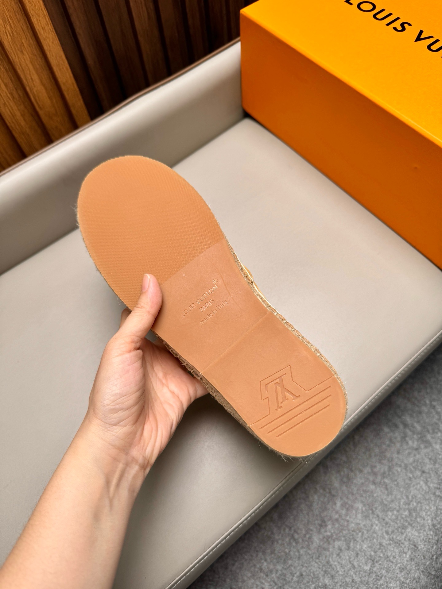 Эспадрильи мужские в стиле Louis Vuitton из натуральной замши бежевого цвета