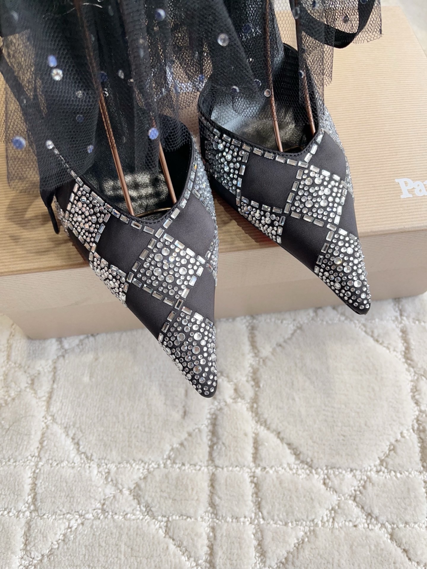 Туфли женские в стиле Christian Louboutin So Kate со съемной сеткой и стразами черного цвета