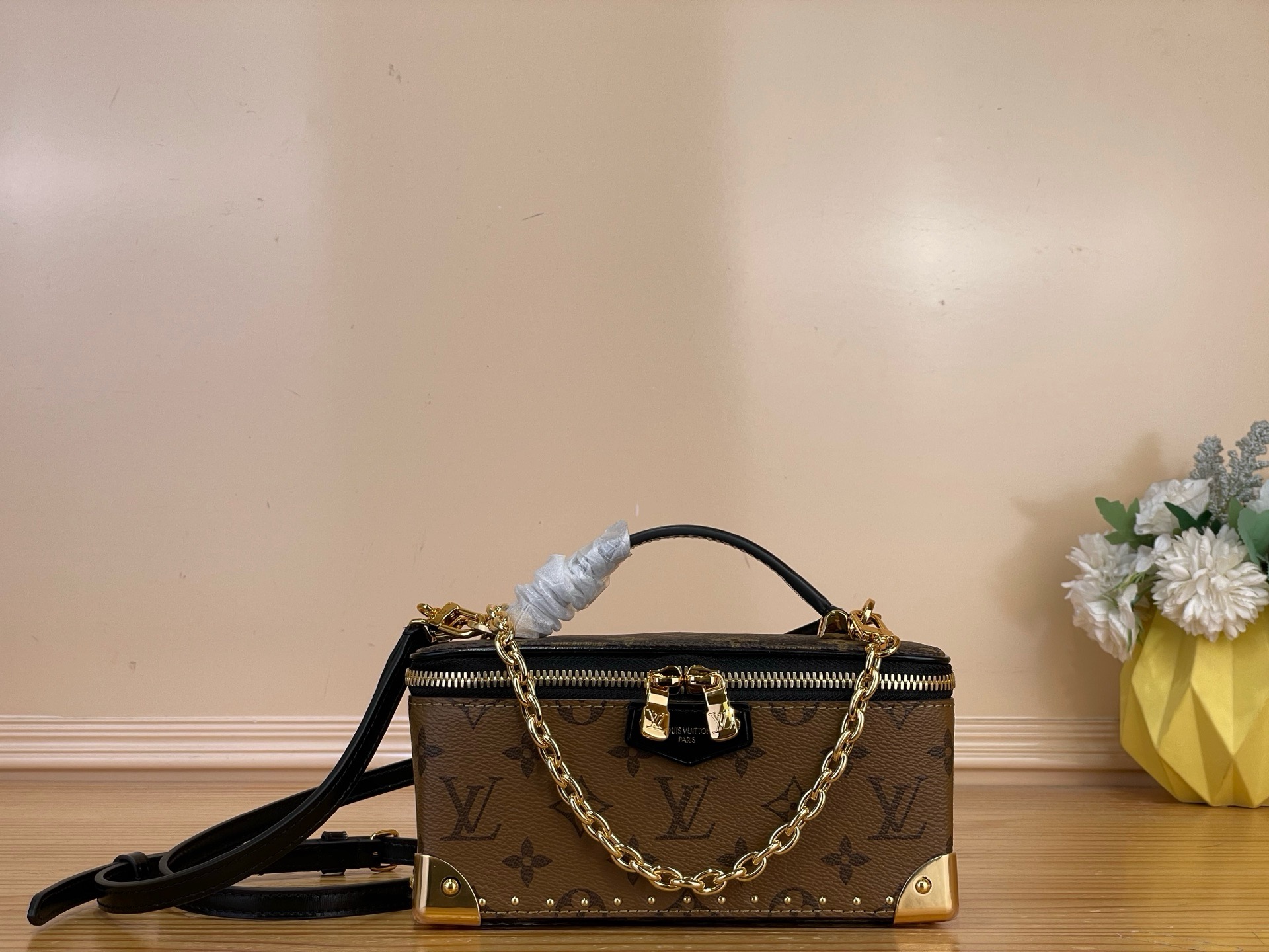 Сумка женская Louis Vuitton Vanity Pouch Trunk из коричневого цвета