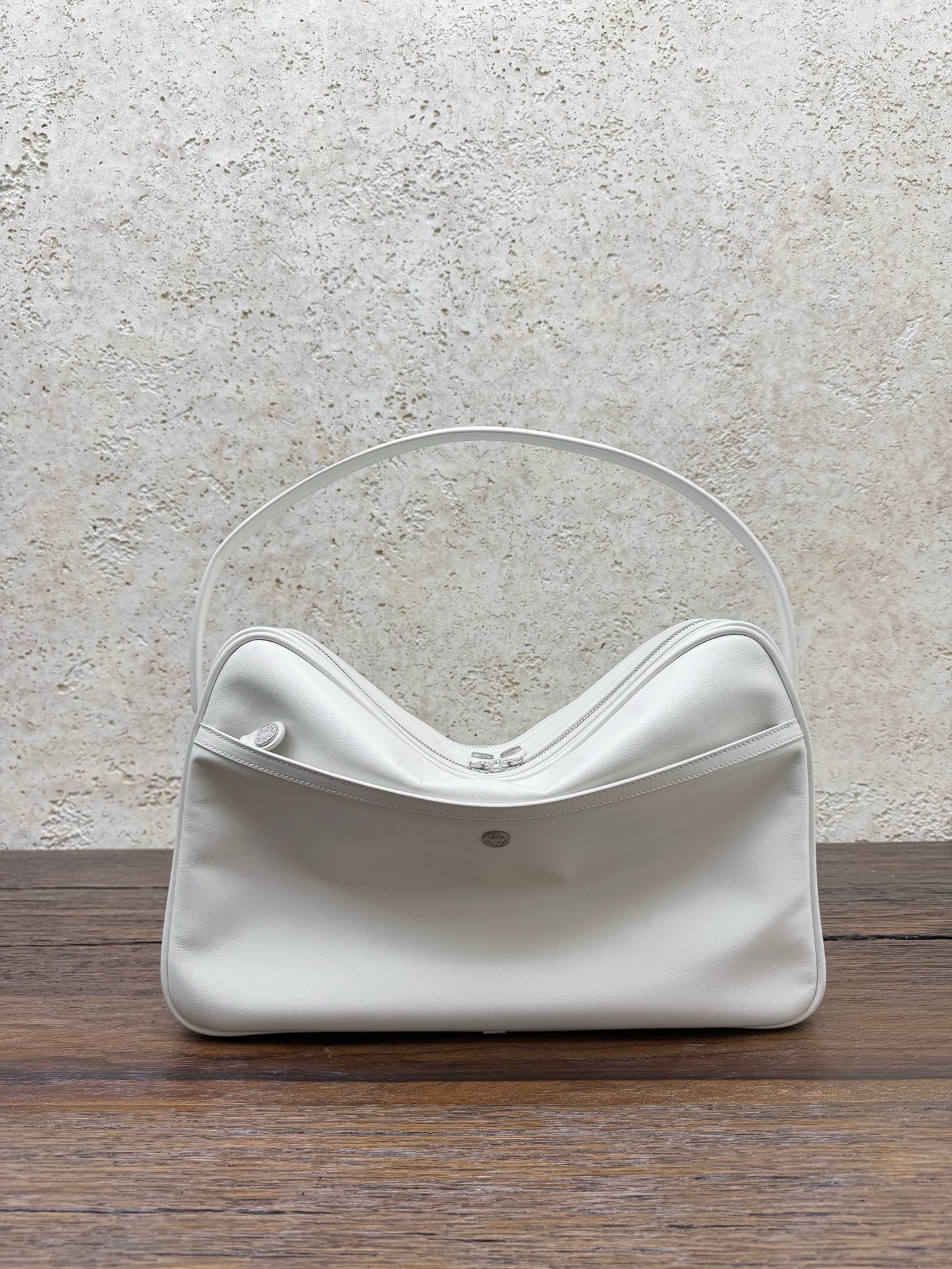Сумка женская Acne Studios Camera Bag белого цвета