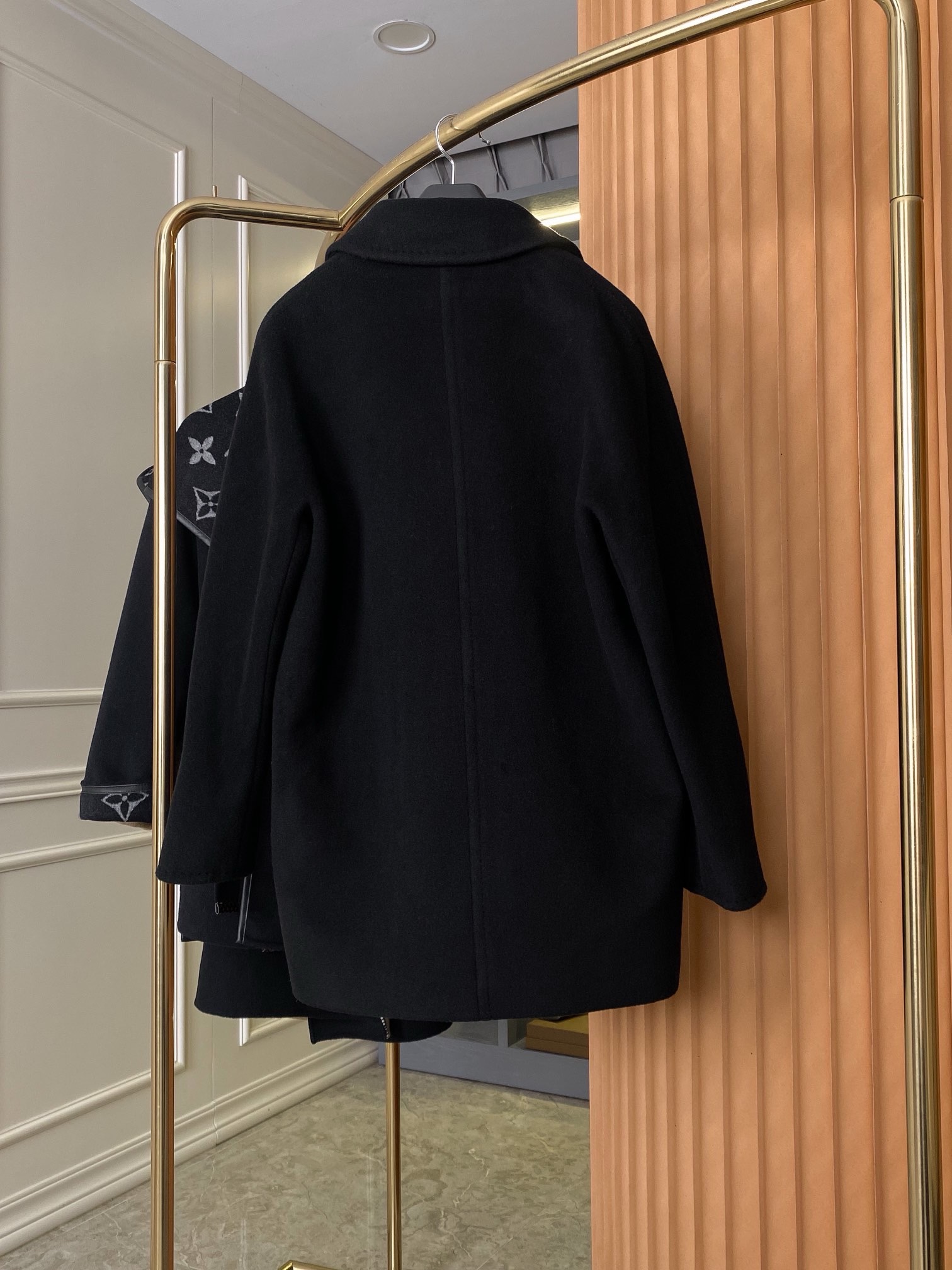 Пальто женское Max Mara Short 101801 Icon Coat чёрного цвета