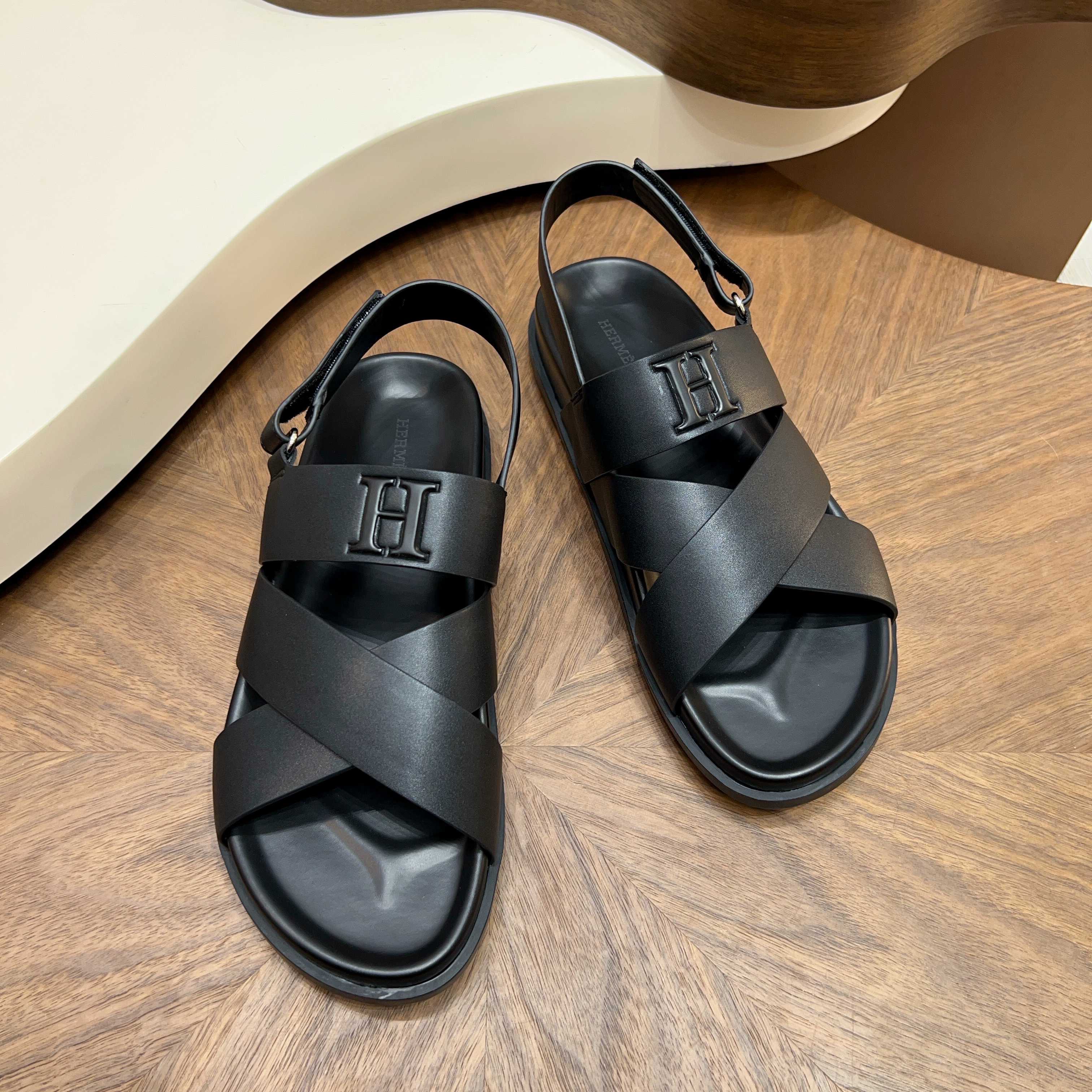 Сандалии мужские в стиле Hermès чёрного цвета