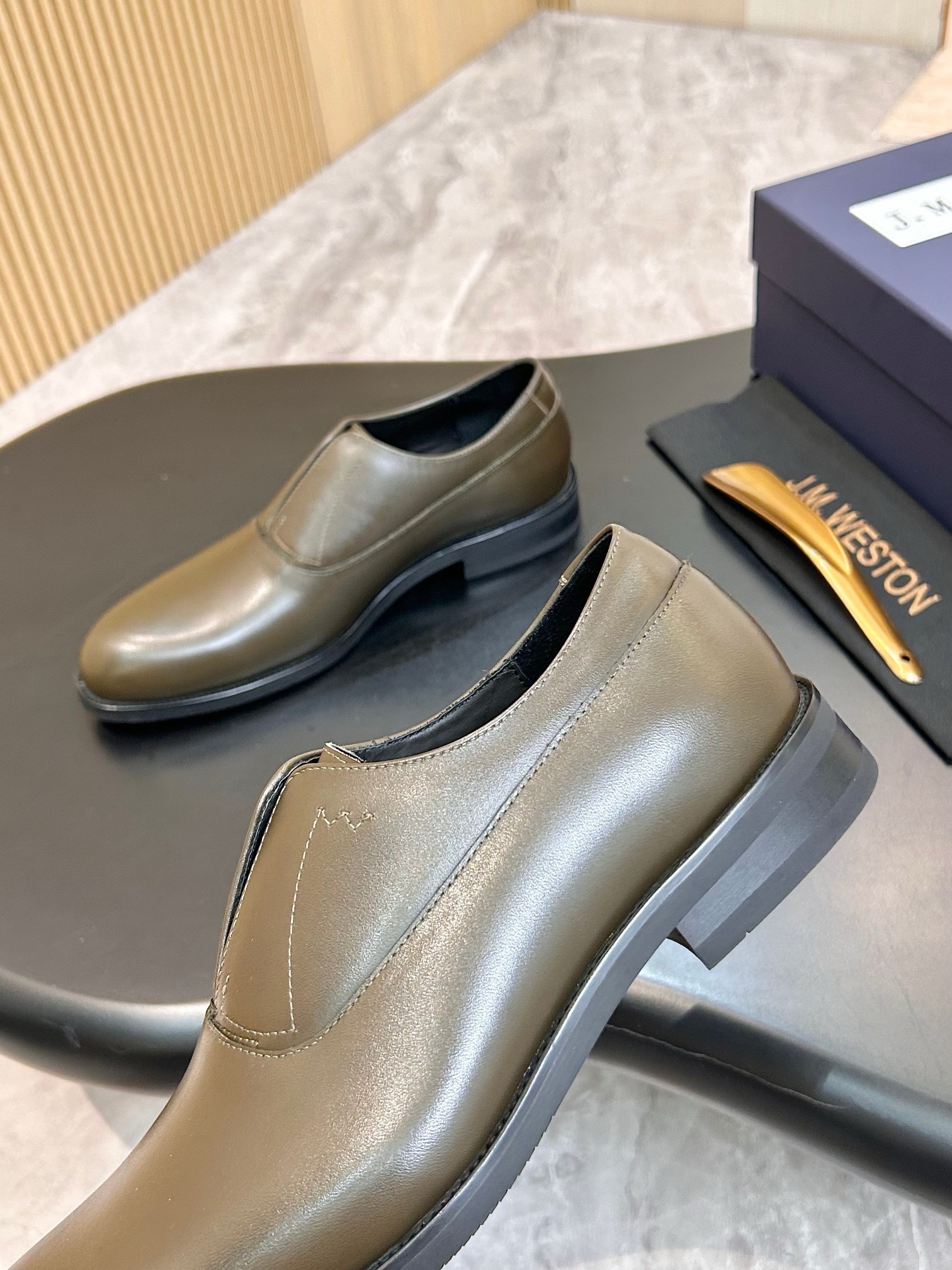 Туфли мужские J.M. Weston Iena Slip-On Oxford цвета хаки