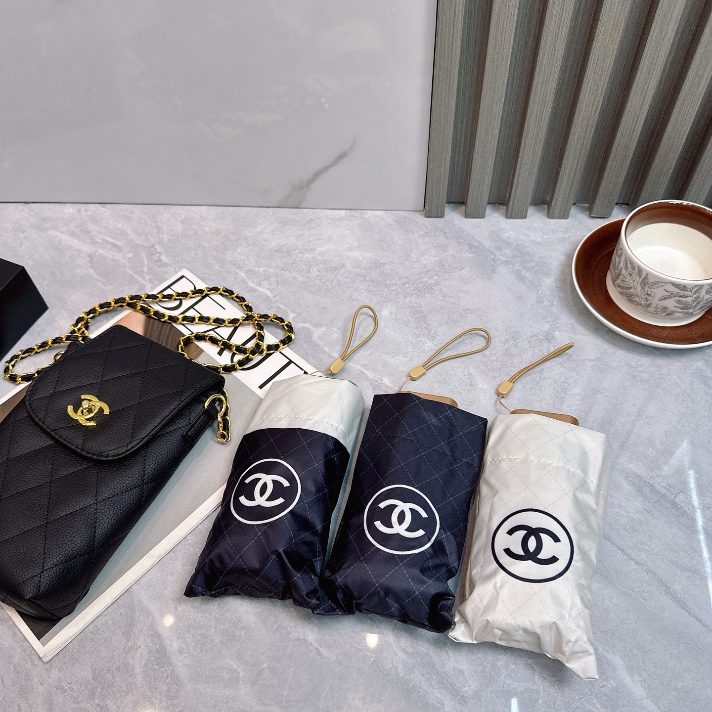 Зонт Chanel с сумкой-чехлом черного цвета