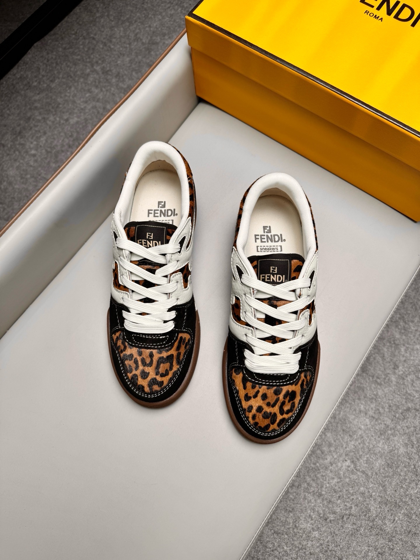 Кроссовки унисекс в стиле Fendi Match коричневого цвета