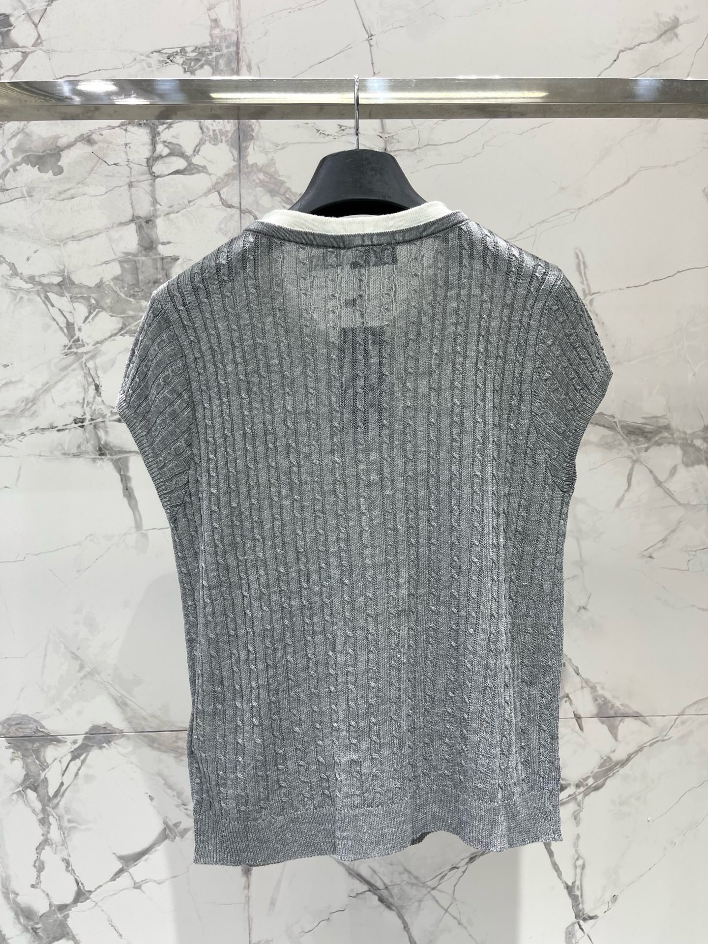 Джемпер женский Polo Ralph Lauren Mini-Cable Short-Sleeve Henley  серого цвета с вышитой эмблемой