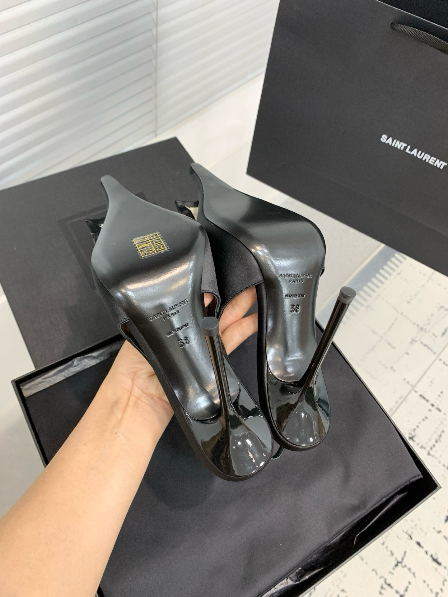 Туфли женские в стиле Saint Laurent с цветком slingback чёрного цвета