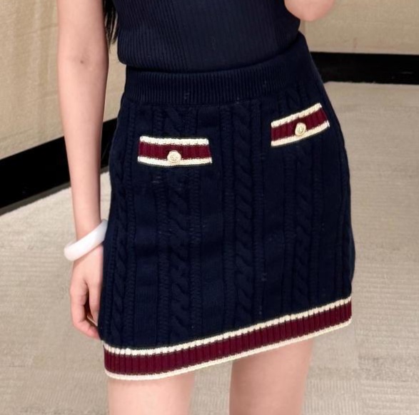 Костюм женский в стиле Chanel тёмно-синего с юбкой и кардиганом