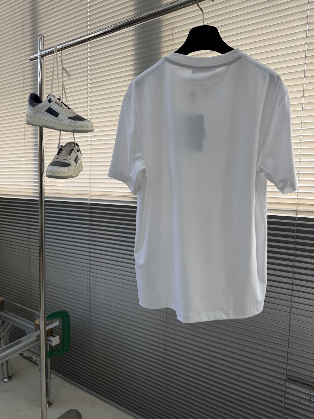 Футболка мужская в стиле Loro Piana  с логотипом белого цвета