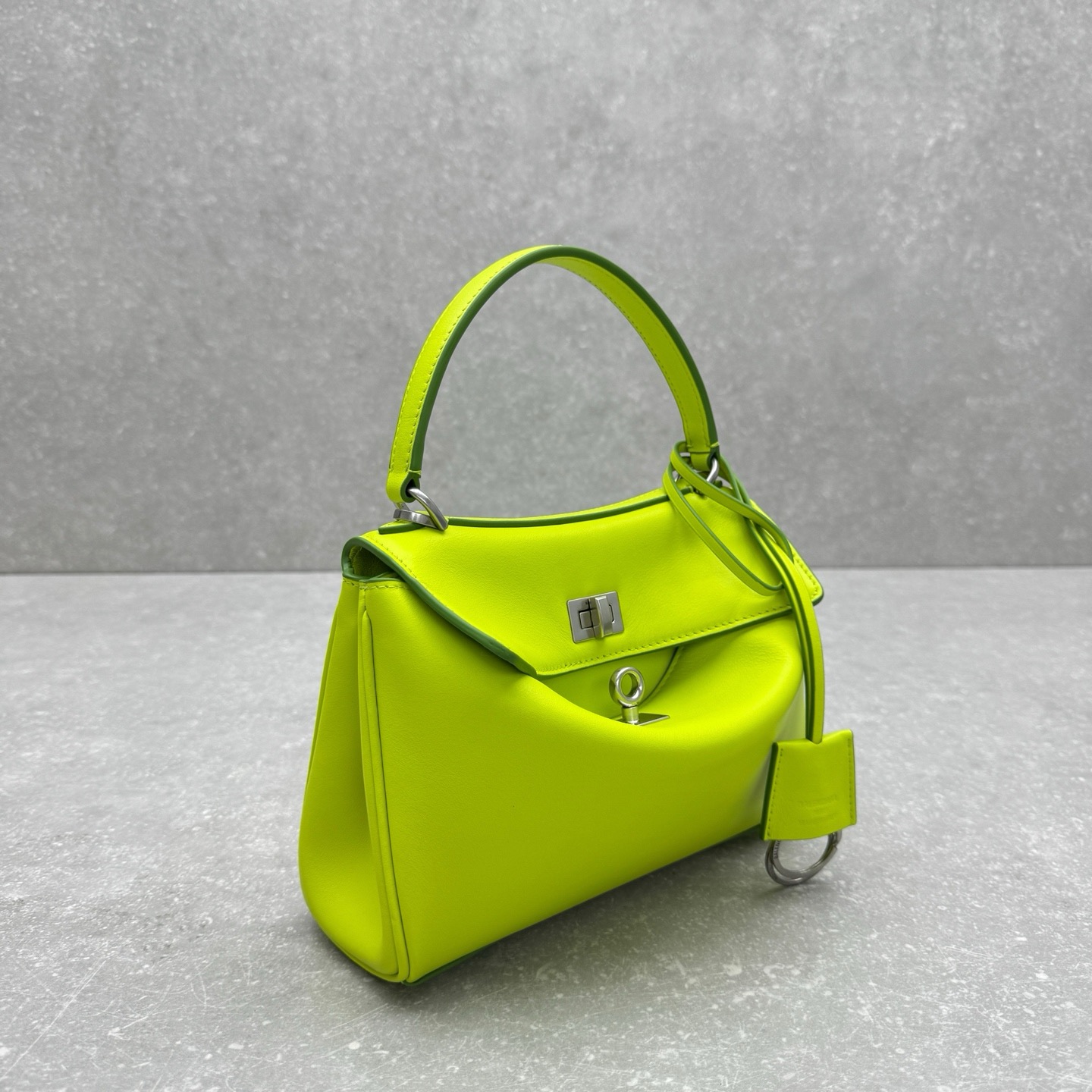 Сумка женская в стиле Balenciaga Rodeo неонового зеленого цвета
