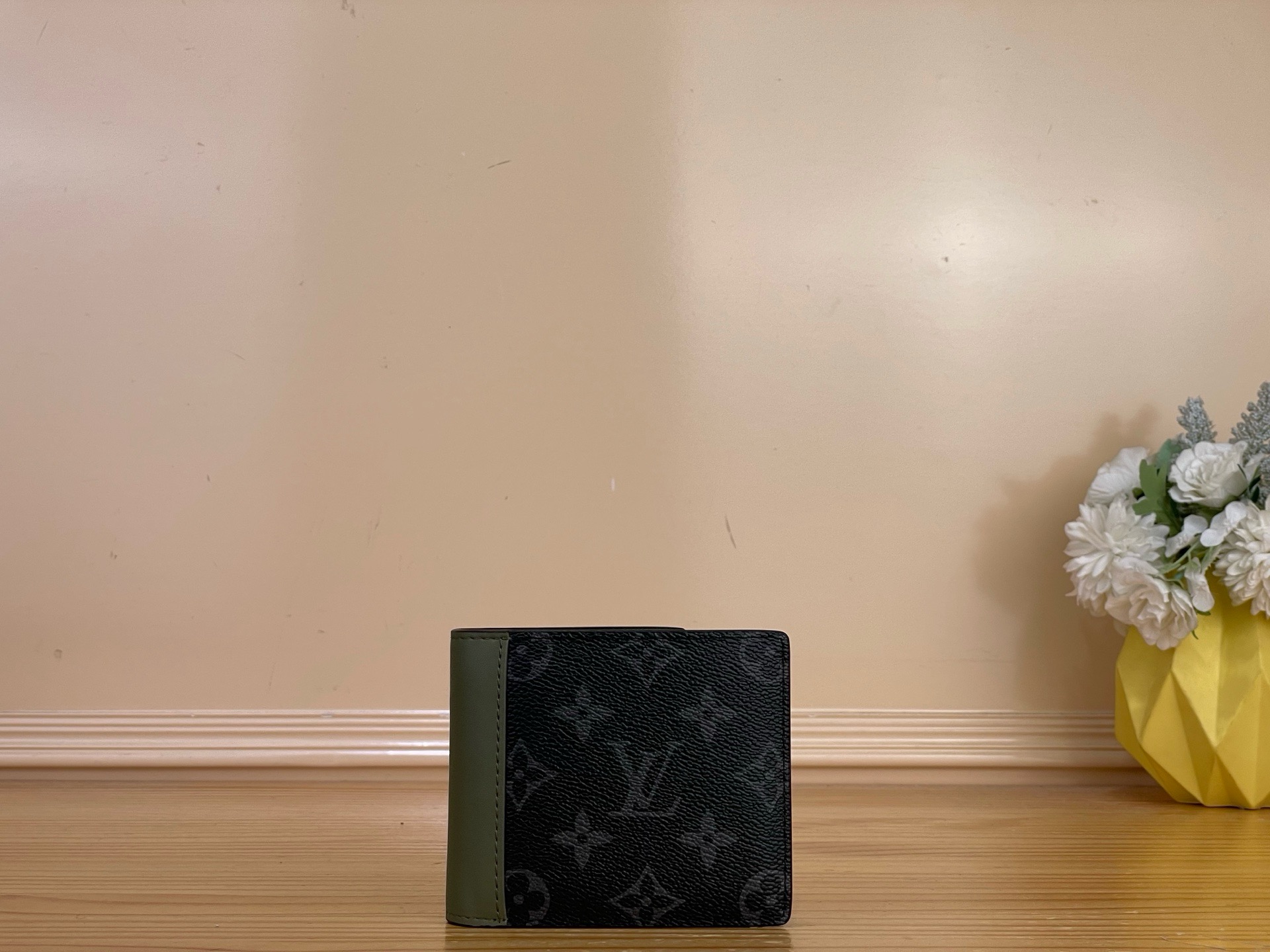 Кошелёк мужской Louis Vuitton Slender чёрно-зелёного цвета