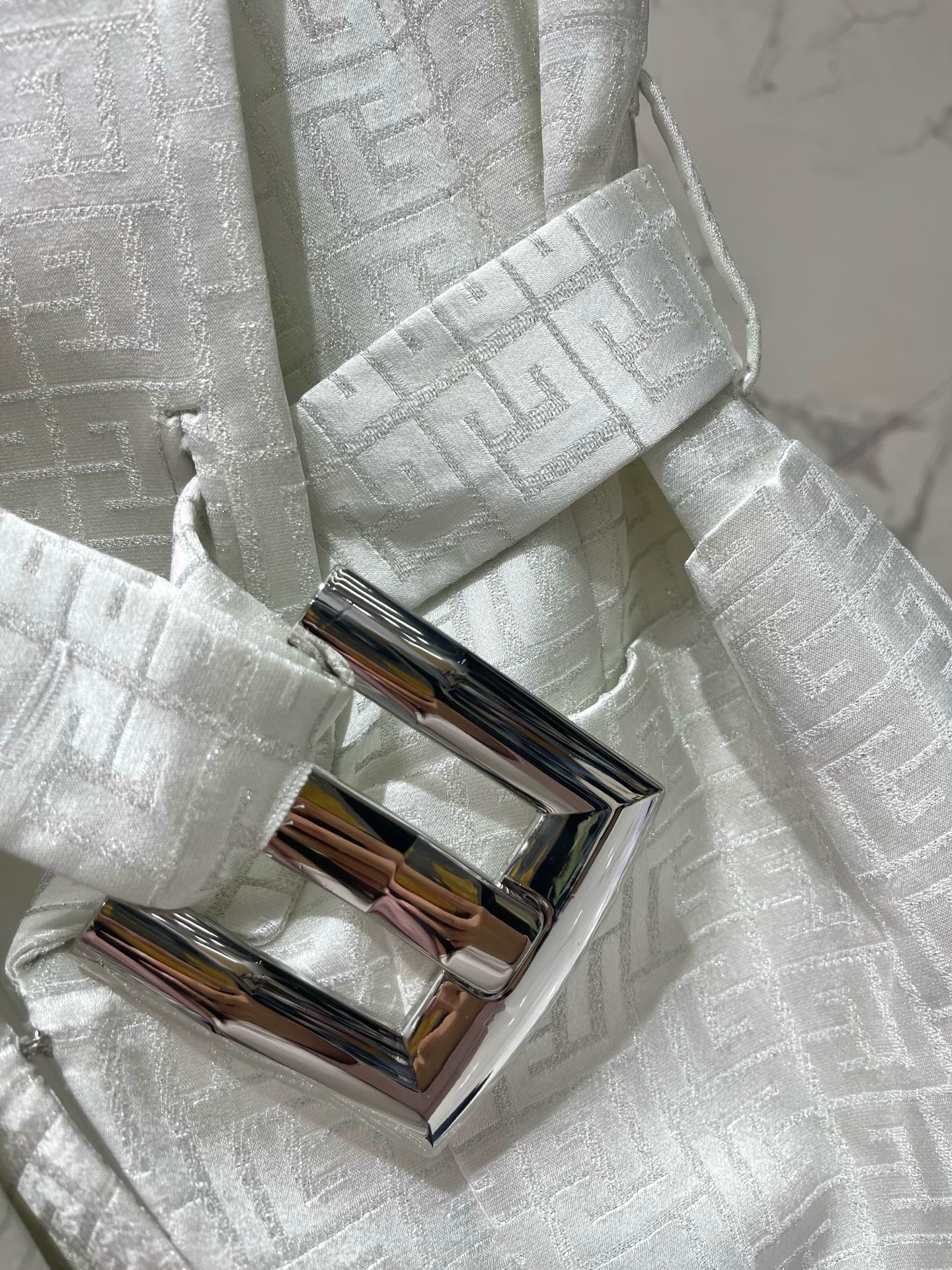 Жакет женский Balmain с монограммным узором и поясом