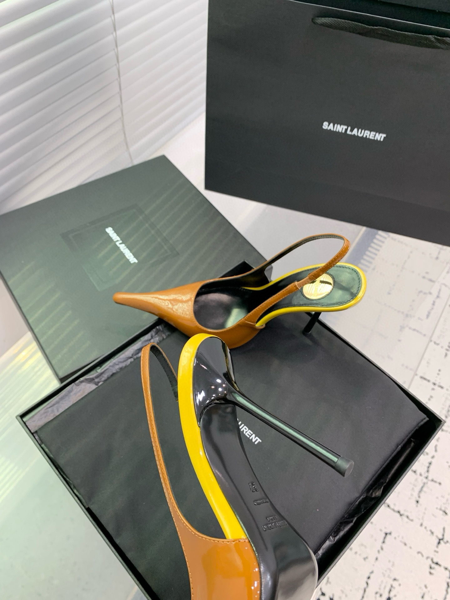 Туфли женские Saint Laurent slingback карамельно-коричневого цвета