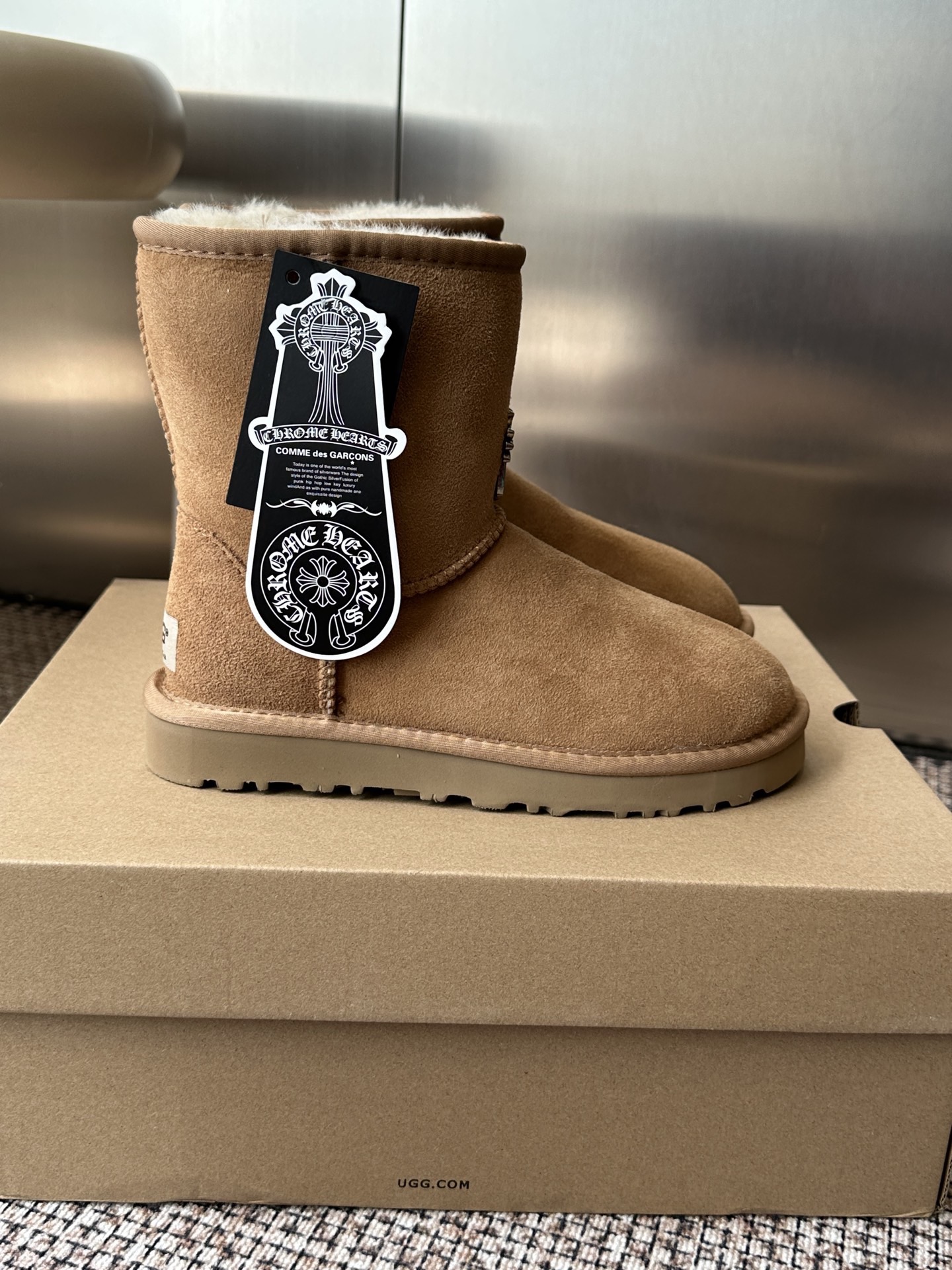 Угги женские UGG x Chrome Hearts Classic Short II светло-коричневого цвета