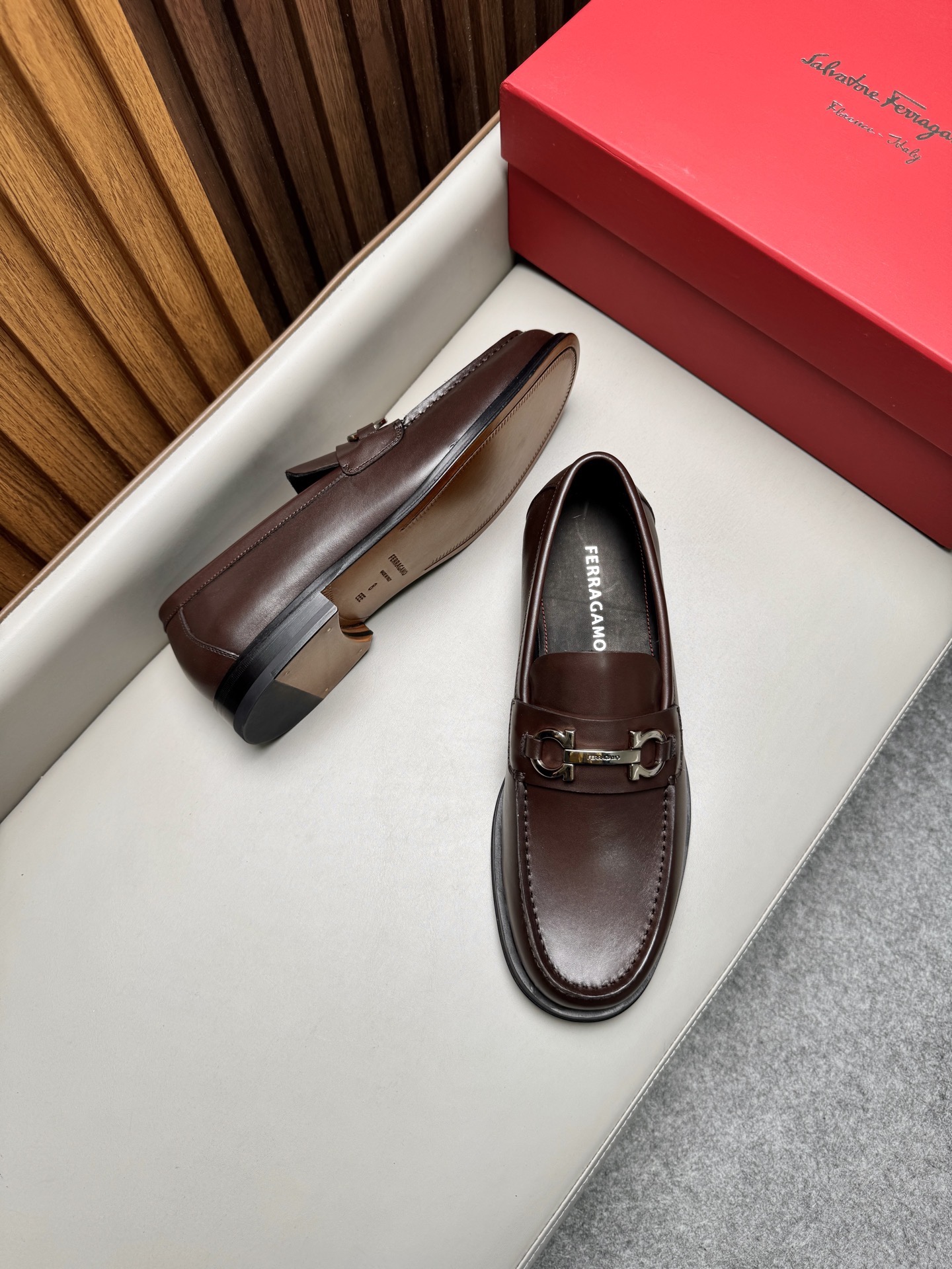 Лоферы мужские в стиле Ferragamo Gancini коричневого цвета