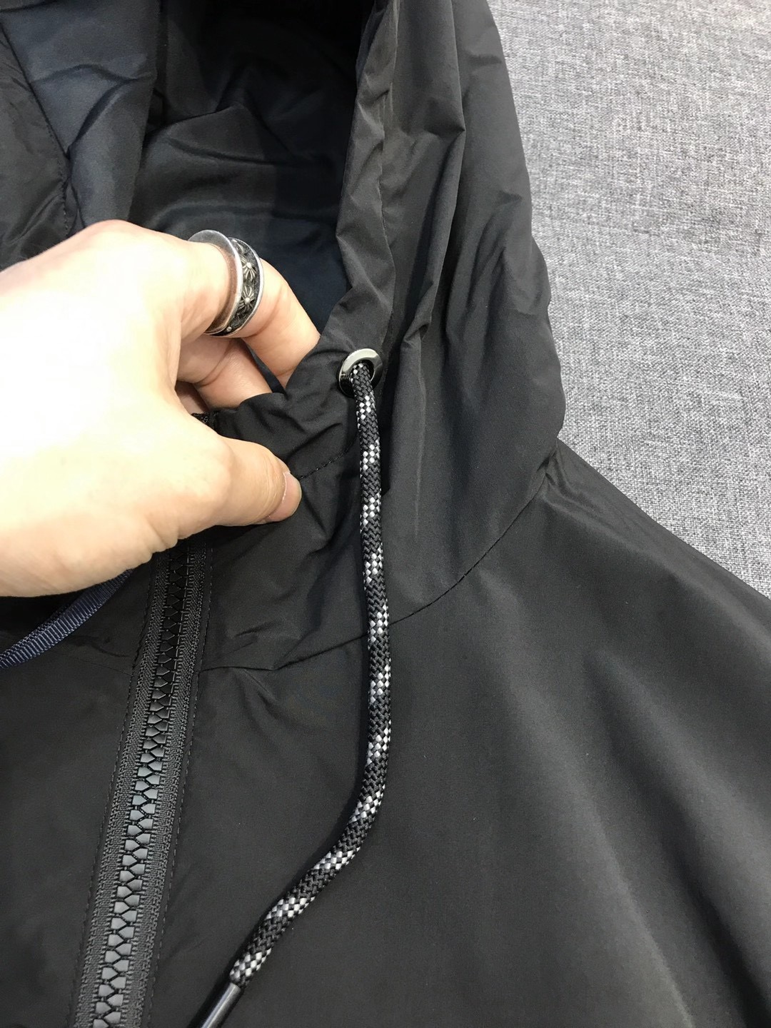 Куртка мужская в стиле Moncler с капюшоном из технологичной ткани Pertex чёрного цвета