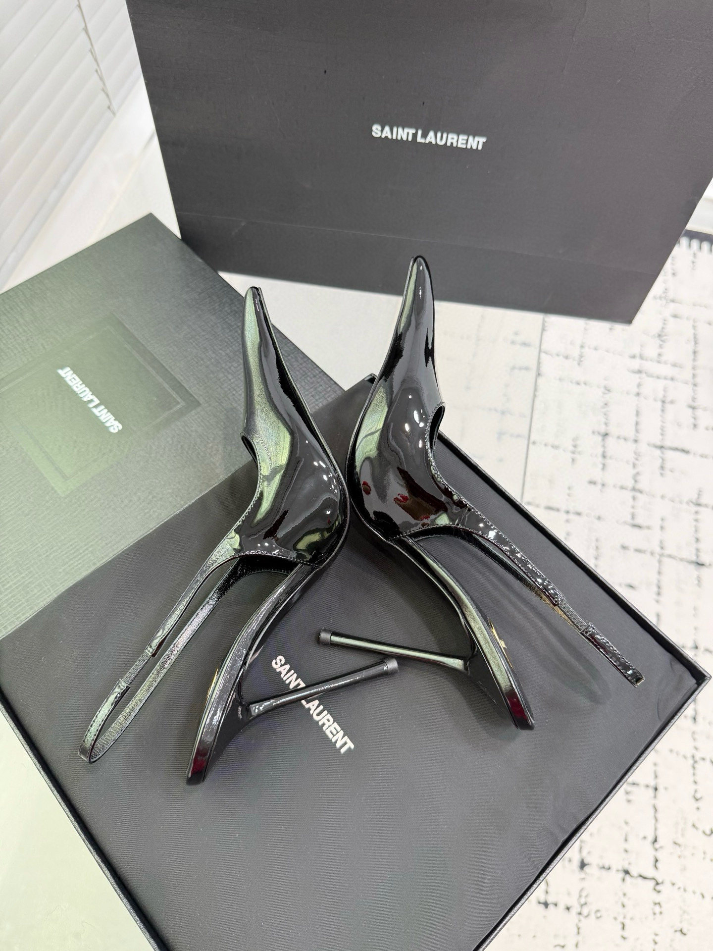 Туфли женские в стиле Saint Laurent Slingback чёрного цвета