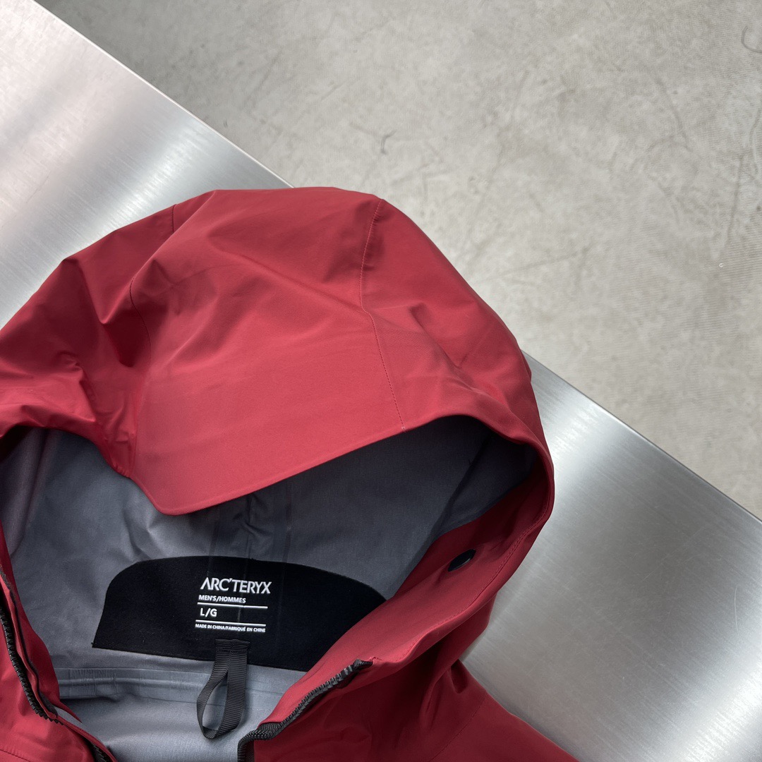 Куртка унисекс в стиле Arc'teryx Alpha SV из мембранной ткани с капюшоном красного цвета