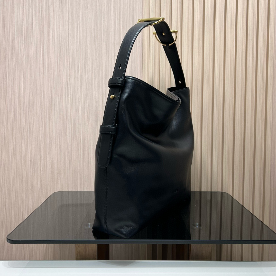 Сумка женская в стиле Gucci Beatrix из натуральной кожи чёрного цвета с бамбуковой ручкой