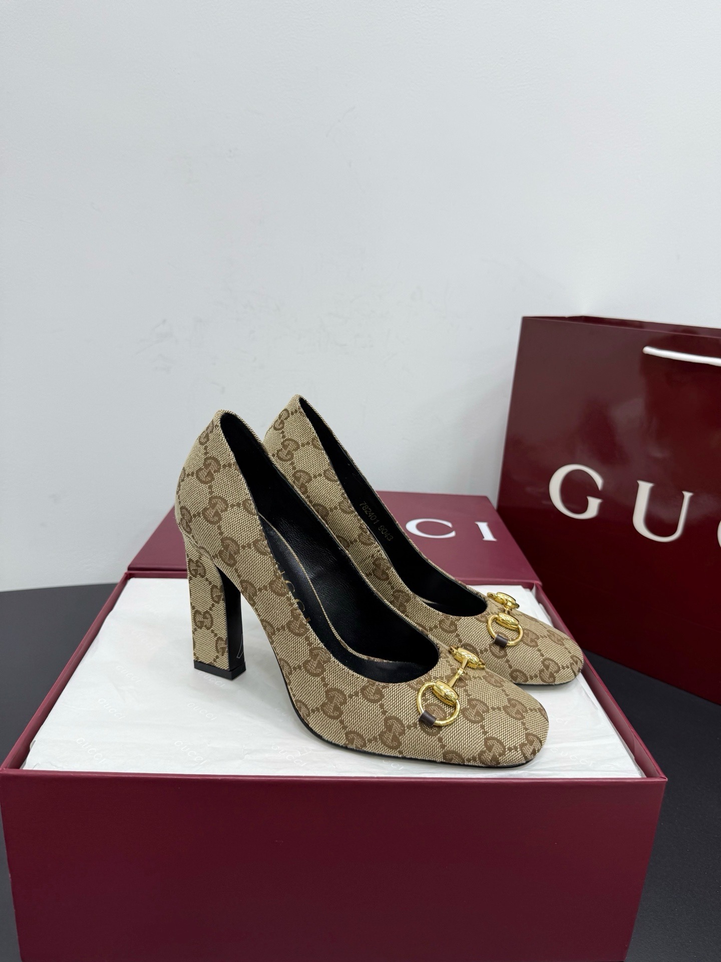 Туфли женские в стиле Gucci Horsebit бежево-коричневого цвета