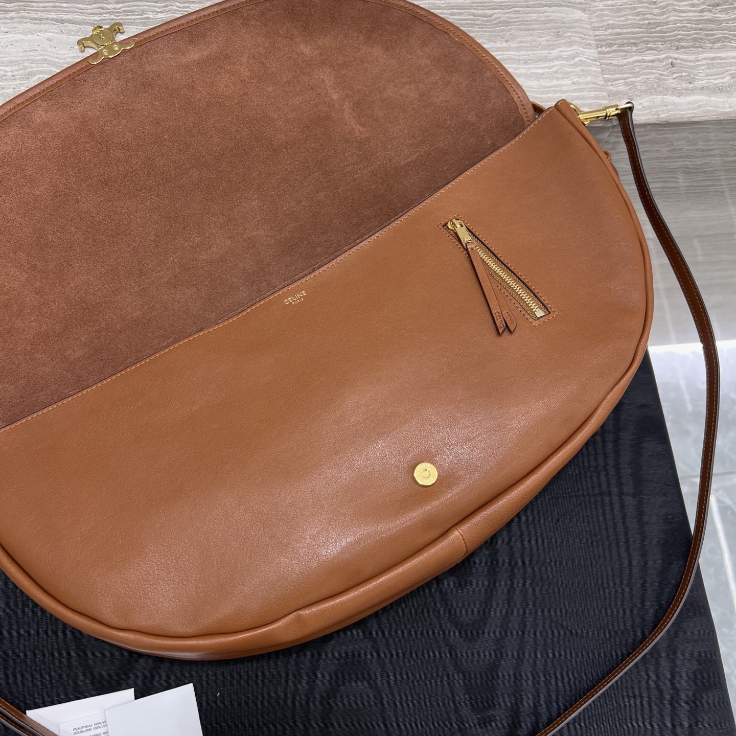 Сумка женская в стиле Celine Soft Triomphe Halfmoon карамельного цвета