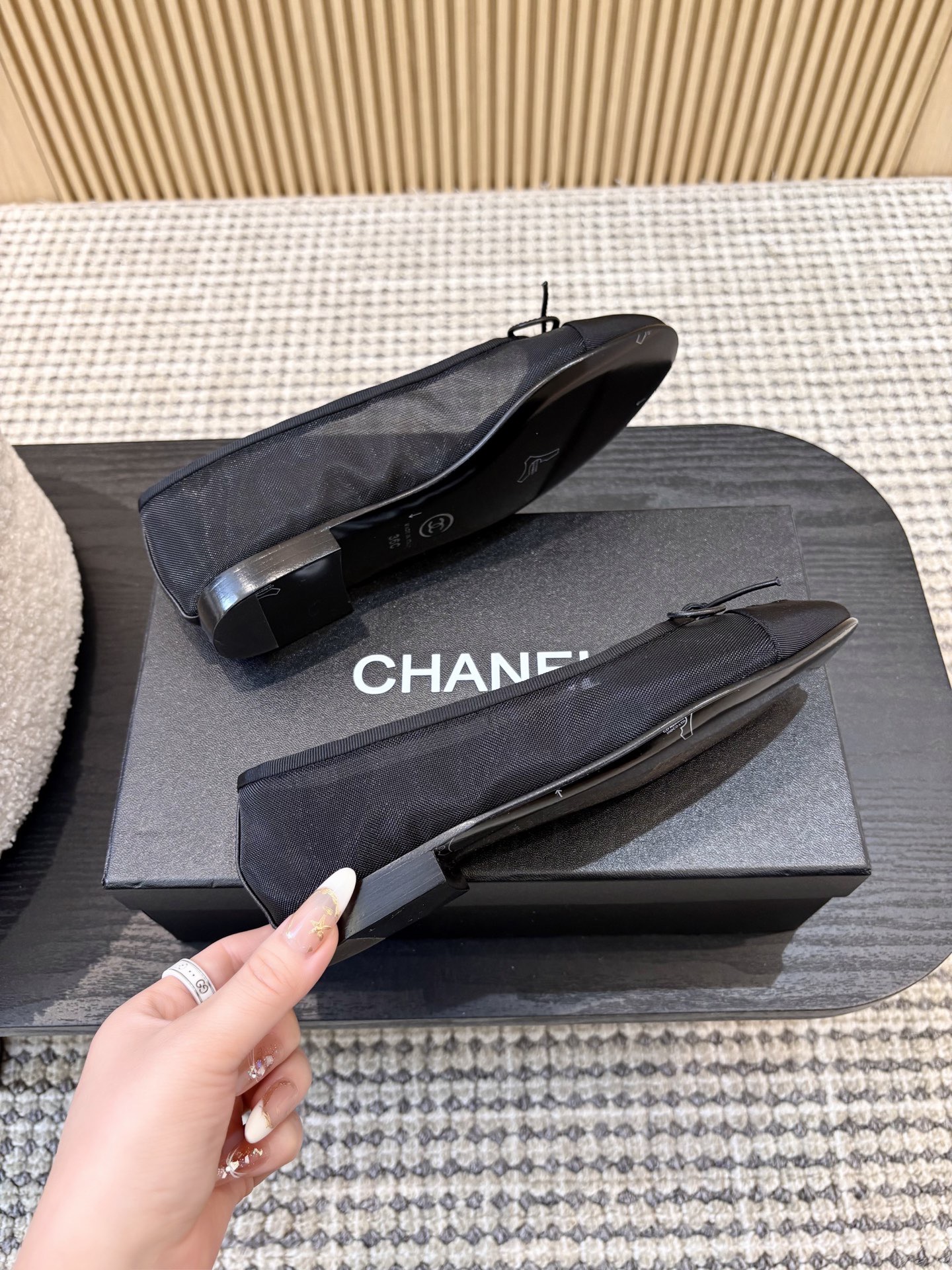 Балетки женские Chanel черного цвета