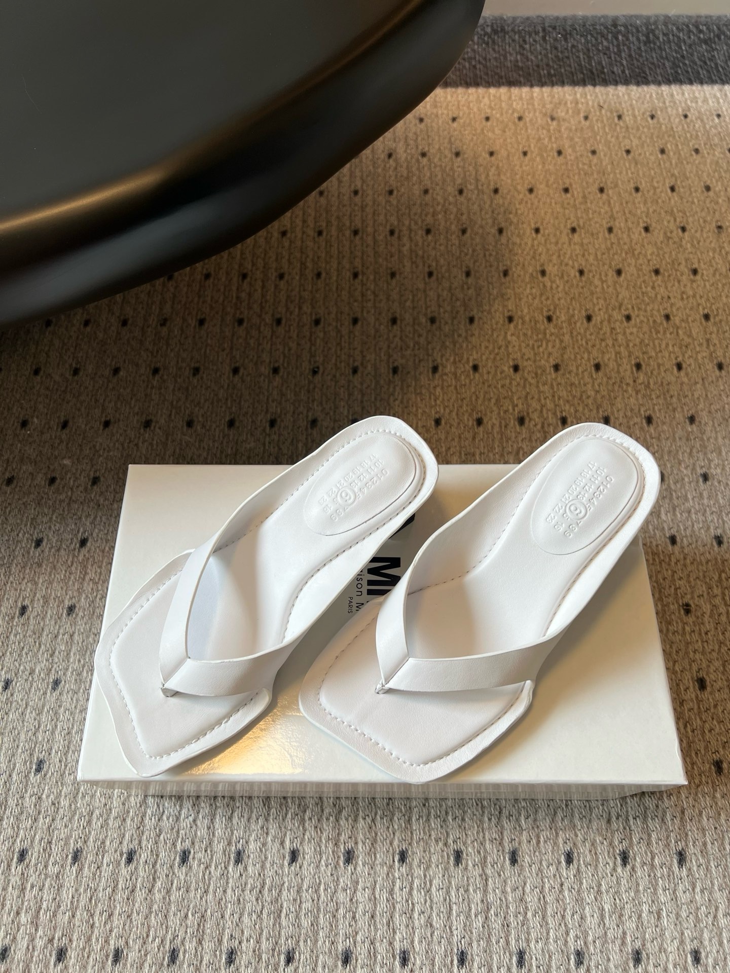Мюли женские Maison Margiela белого цвета