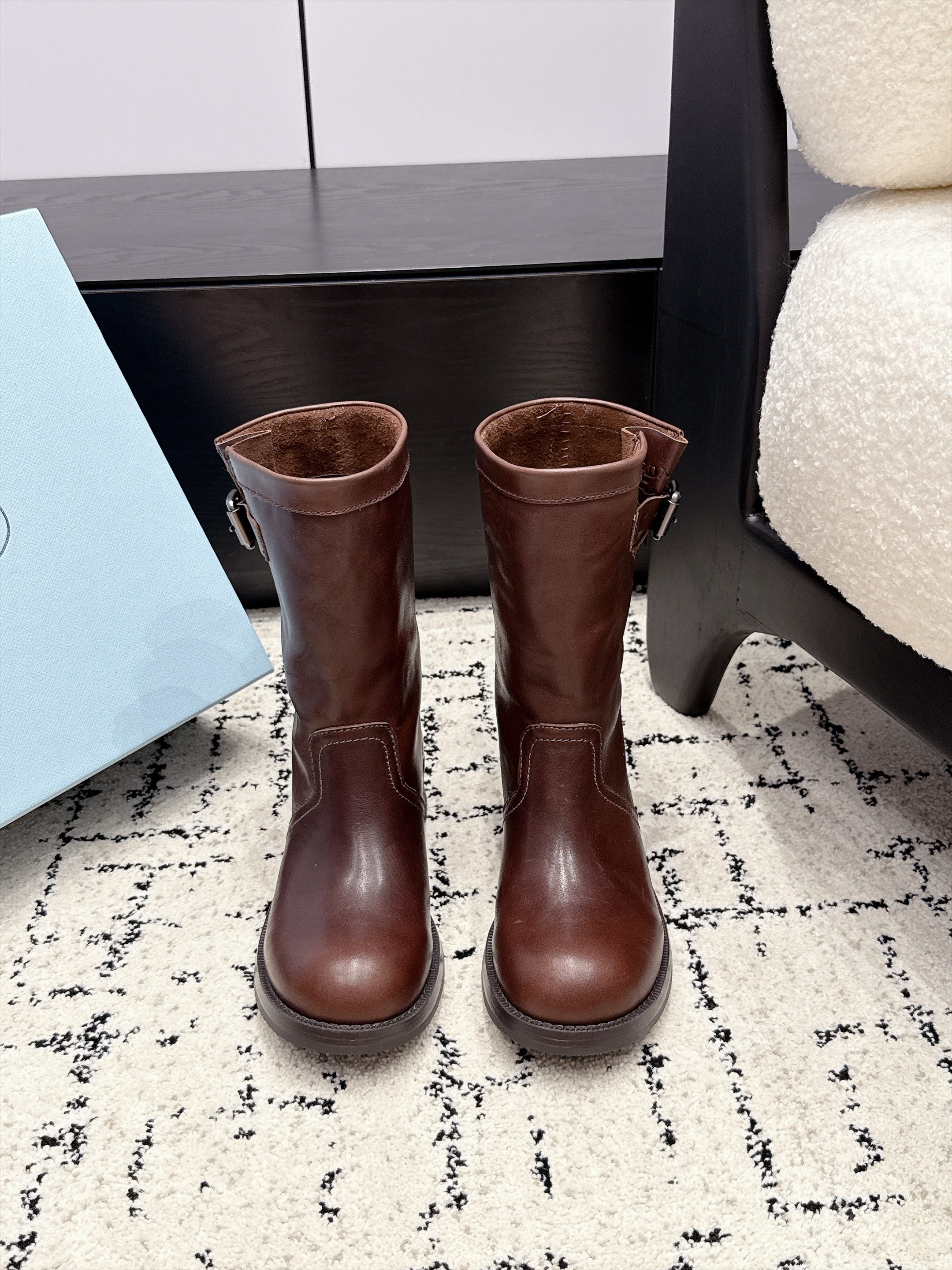 Сапоги женские Prada Leather Mid-Calf Boots тёмно-коричневого цвета