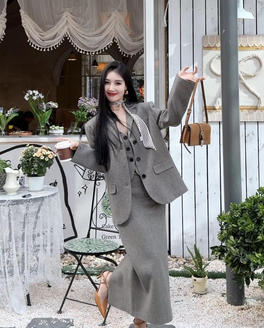 Костюм женский в стиле Saint Laurent тройка: жакет, жилет и юбка