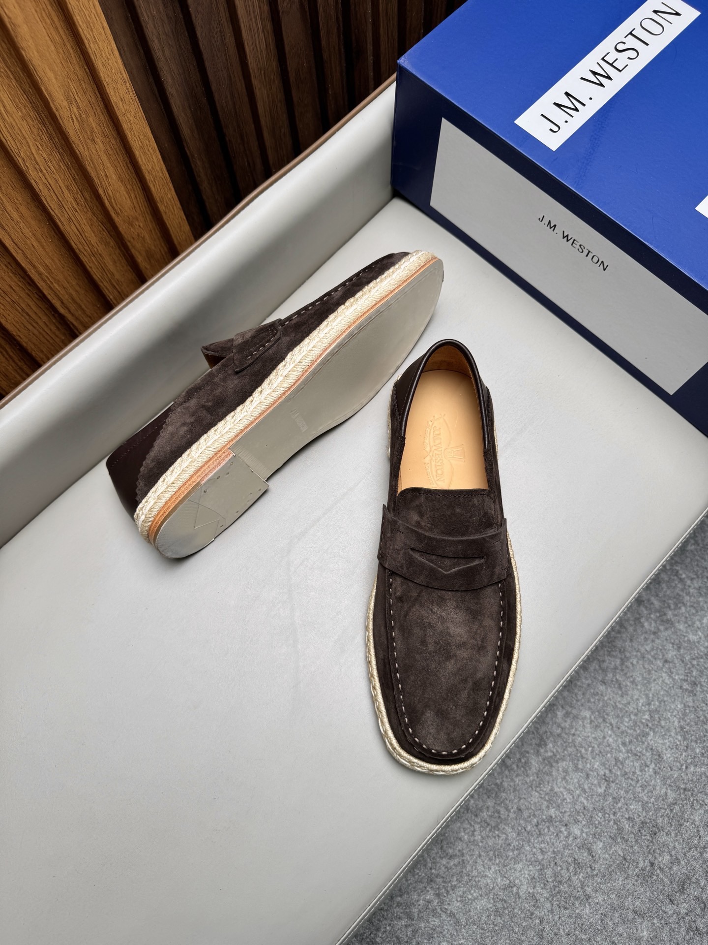 Лоферы мужские в стиле J.M. Weston темно-коричневого цвета