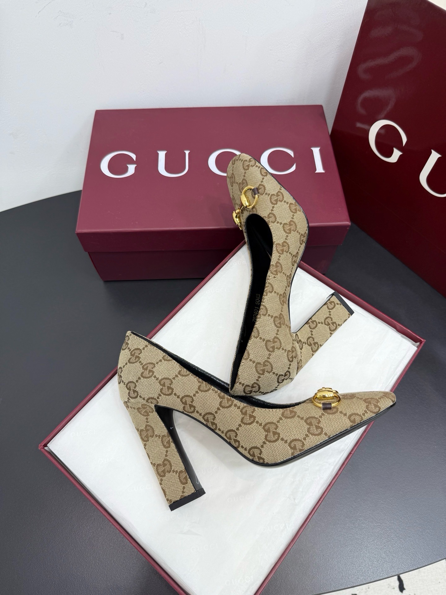 Туфли женские в стиле Gucci Horsebit бежево-коричневого цвета