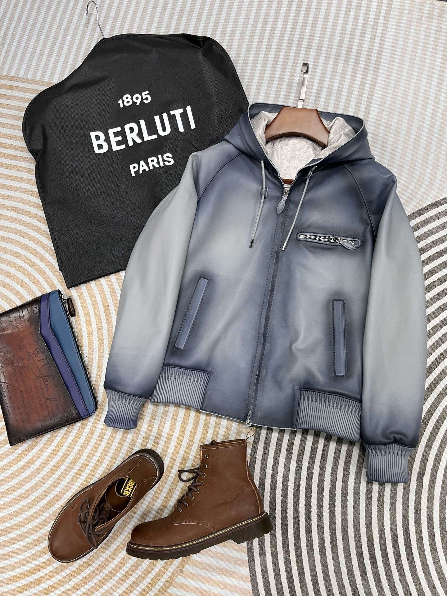 Куртка мужская Berluti серого цвета с капюшоном и трикотажной отделкой