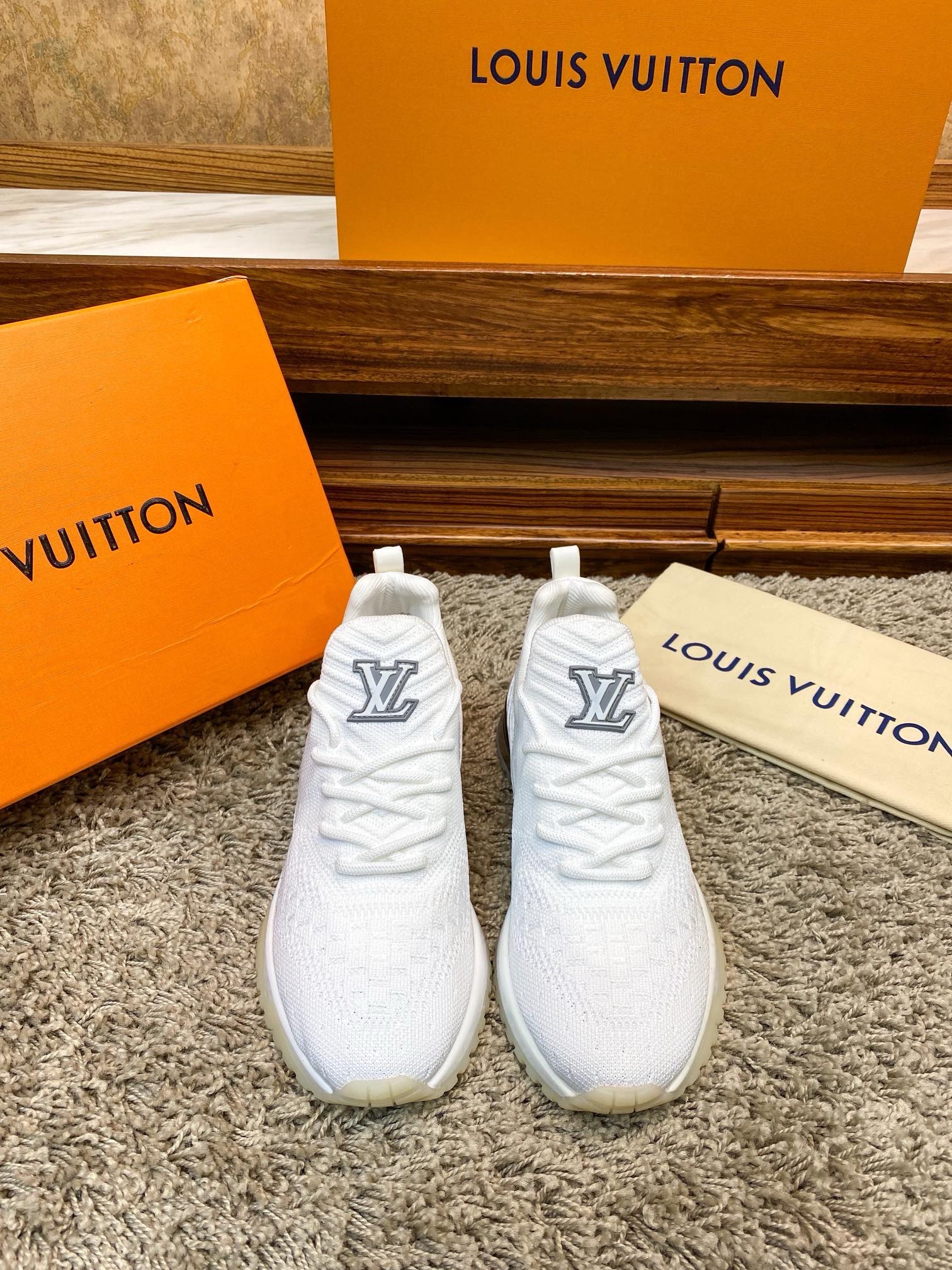 Кроссовки мужские Louis Vuitton белого цвета