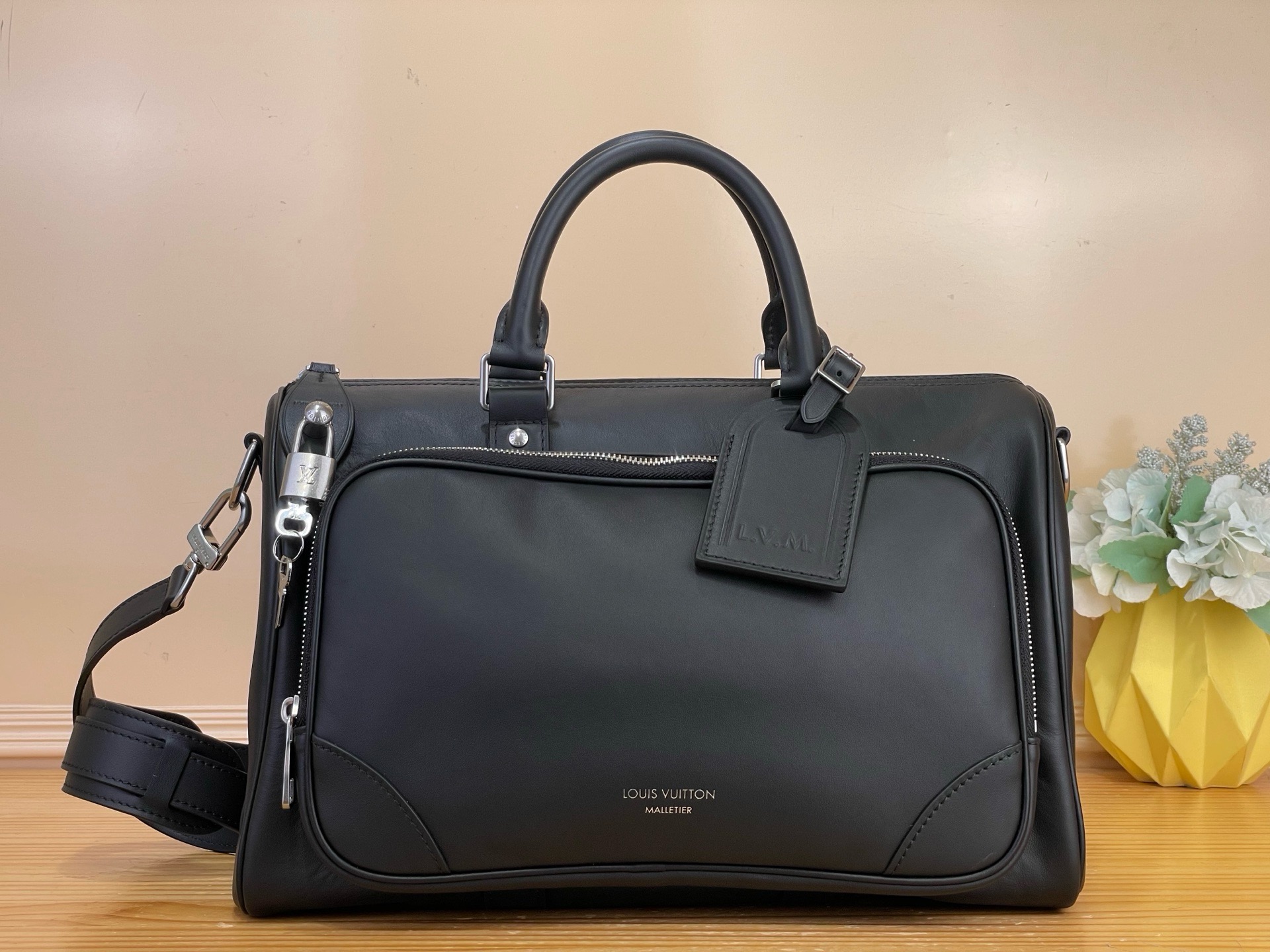Сумка мужская Louis Vuitton Keepall Cargo Bandoulière 35 чёрного цвета