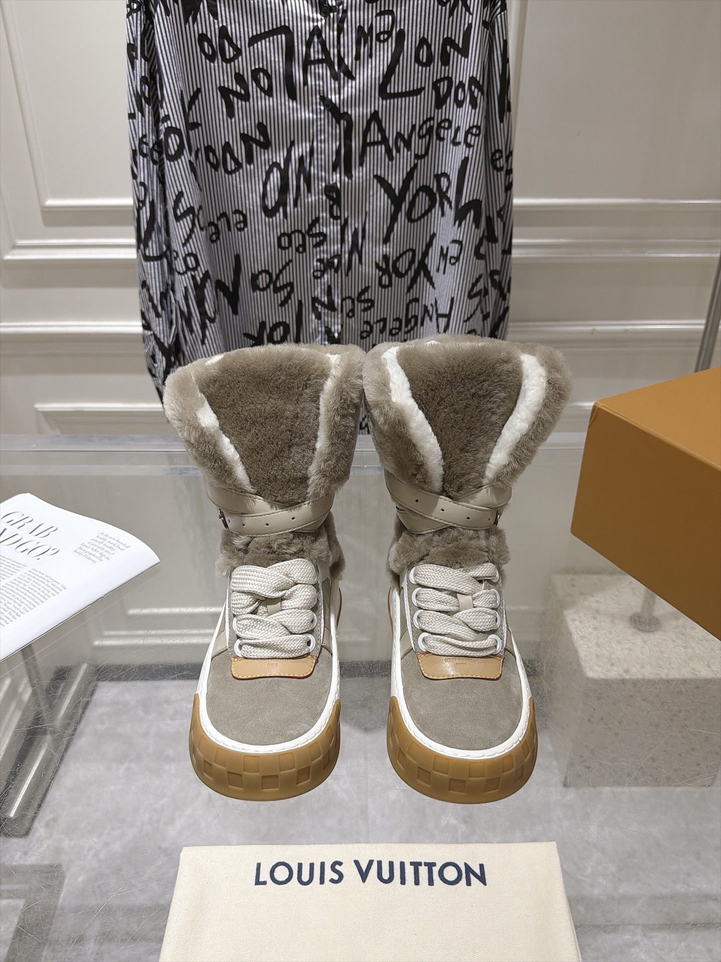 Ботинки Louis Vuitton LV Cloud Lace-Up Ankle Boot Sneaker бежевого цвета
