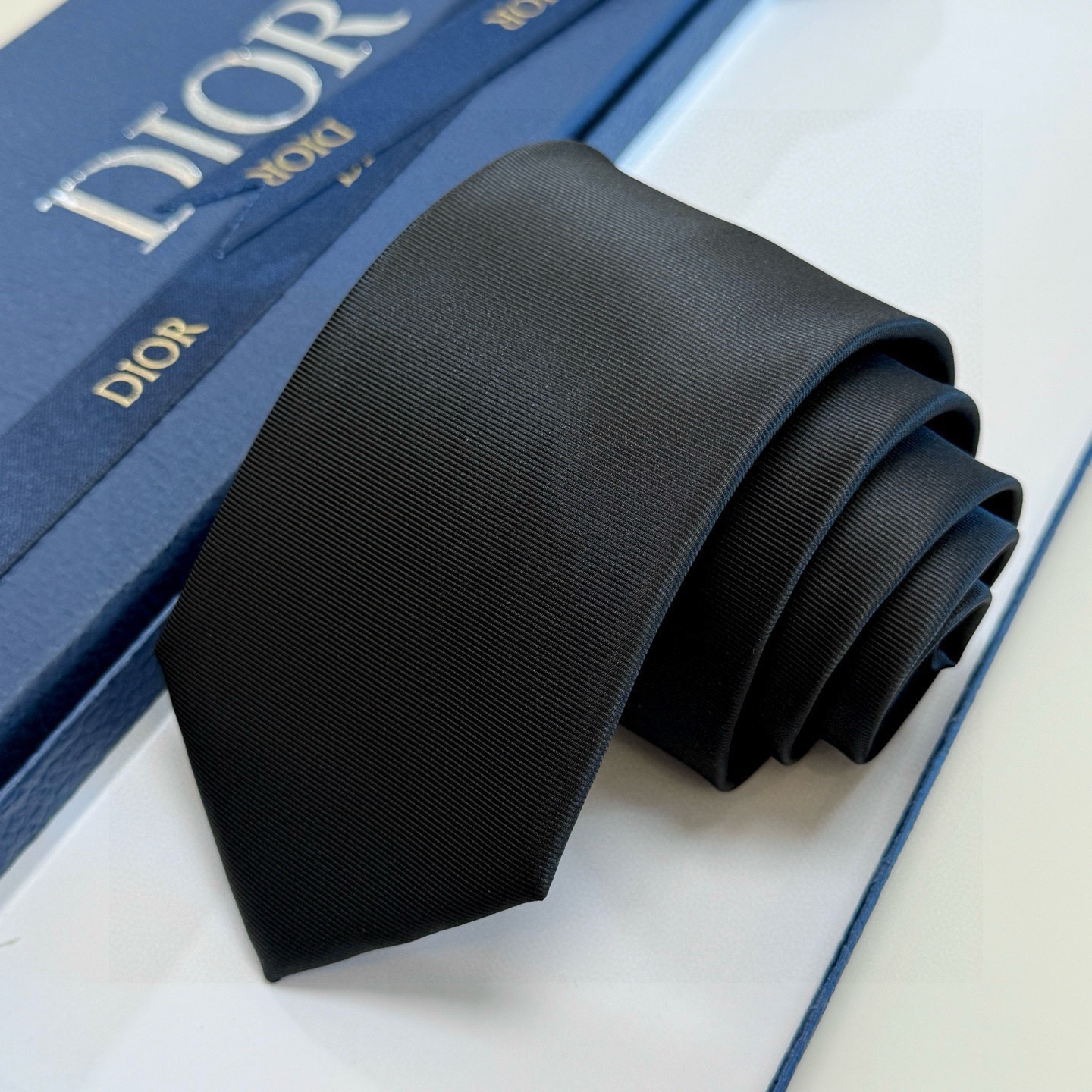 Галстук мужской Dior чёрного цвета с вышивкой логотипа