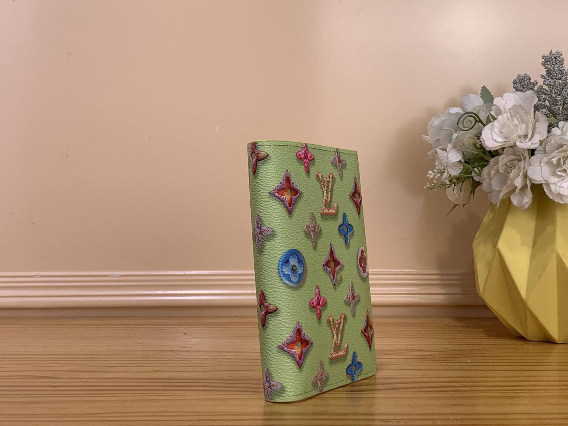 Обложка унисекс для паспорта в стиле Louis Vuitton Monogram Donuts зелёного цвета