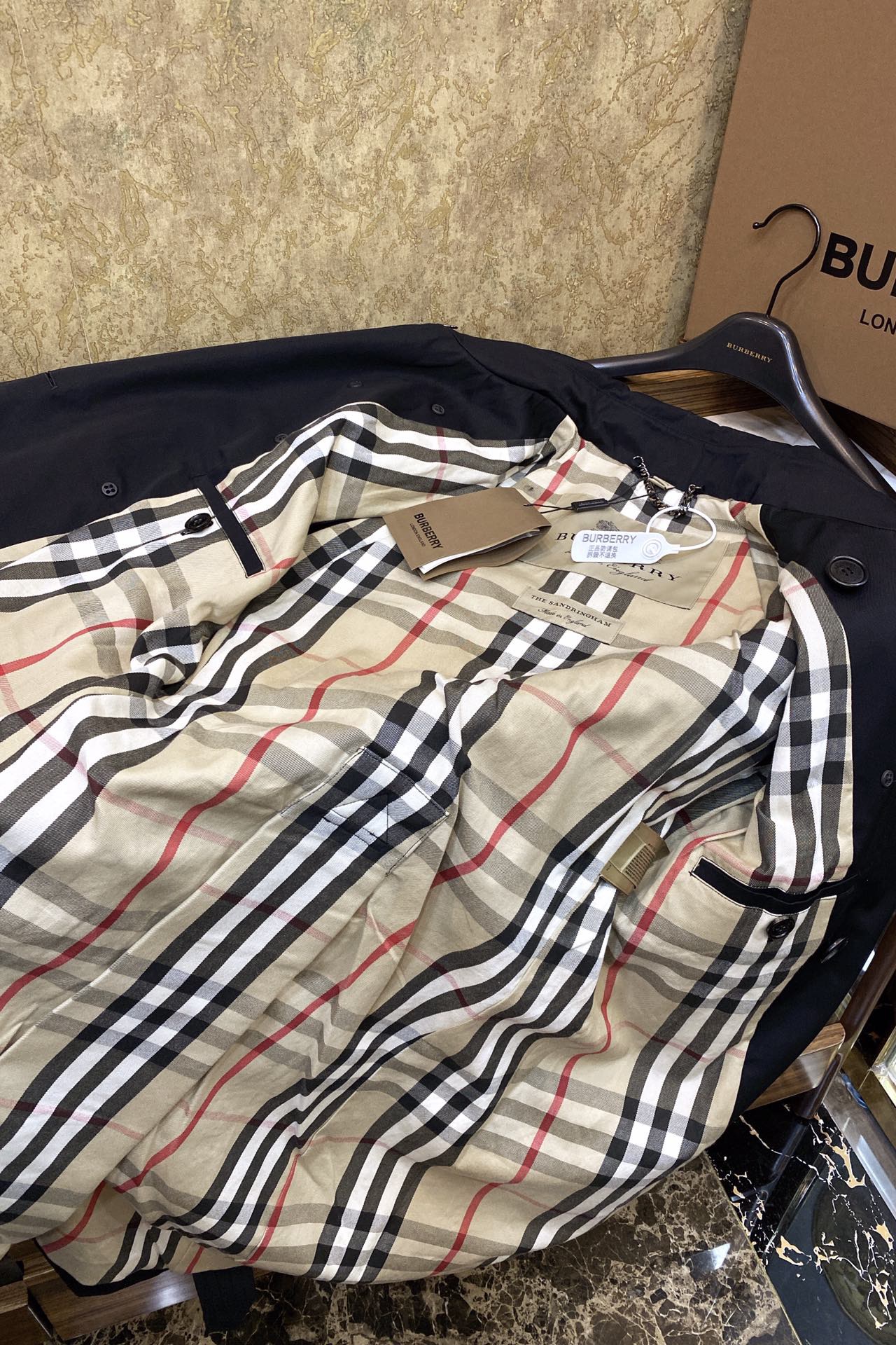 Тренч мужской в стиле Burberry средней длины чёрного и тёмно-синего цвета