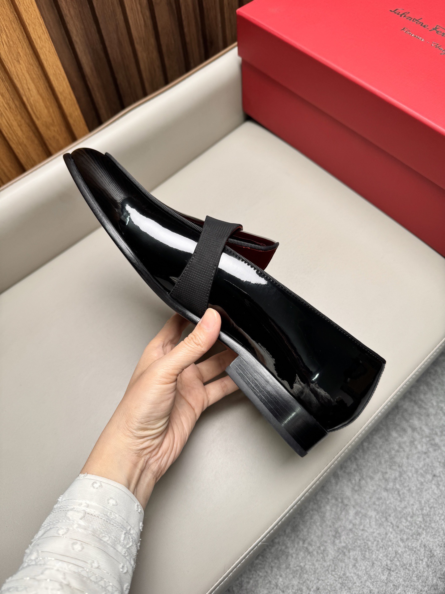 Лоферы мужские в стиле Ferragamo Gancini черного цвета