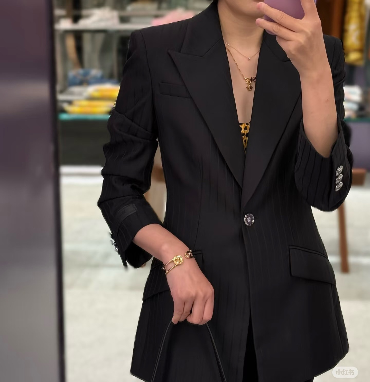 Жакет женский Versace тёмно-синего цвета с тонкой полоской и фирменными пуговицами