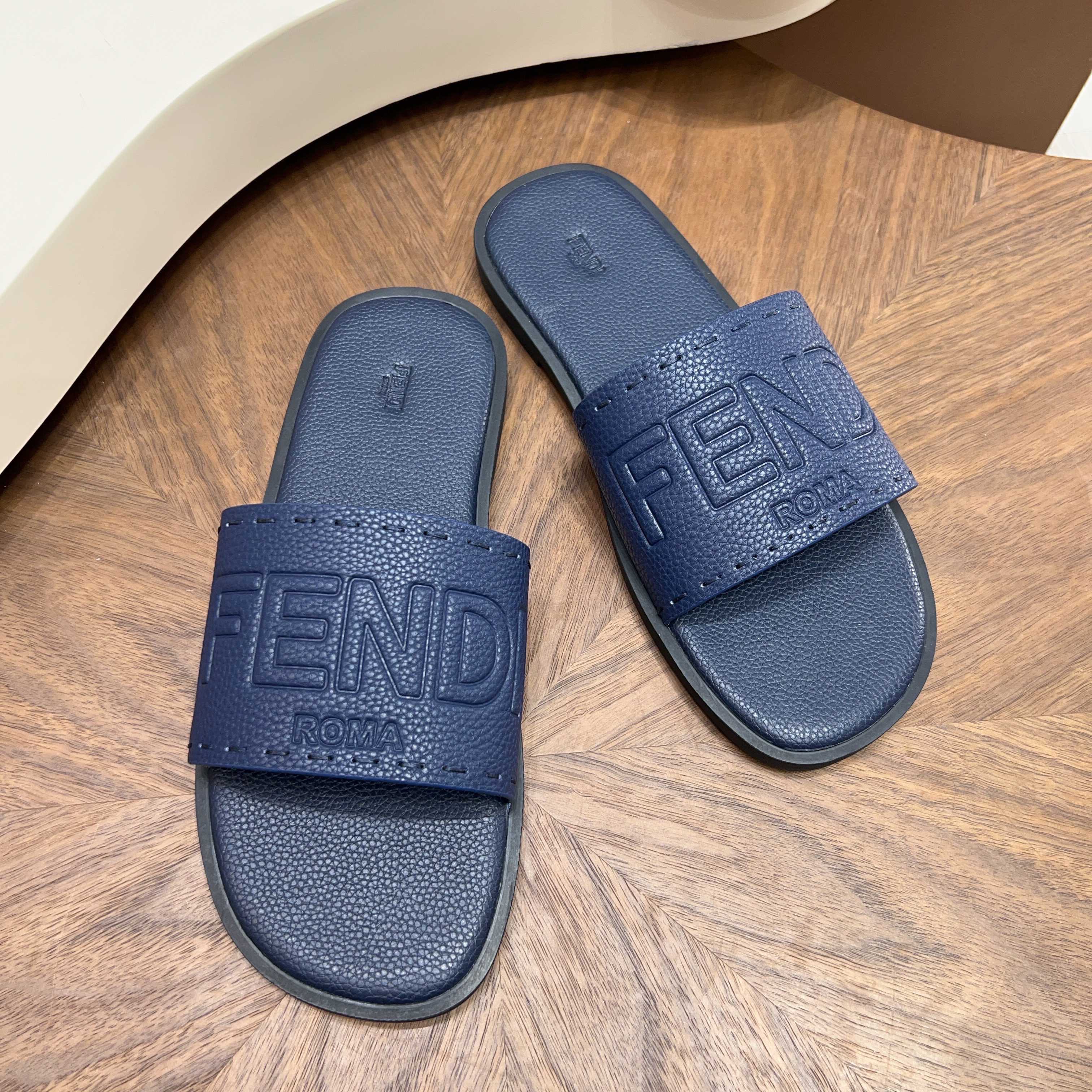 Сандалии мужские в стиле Fendi синего цвета