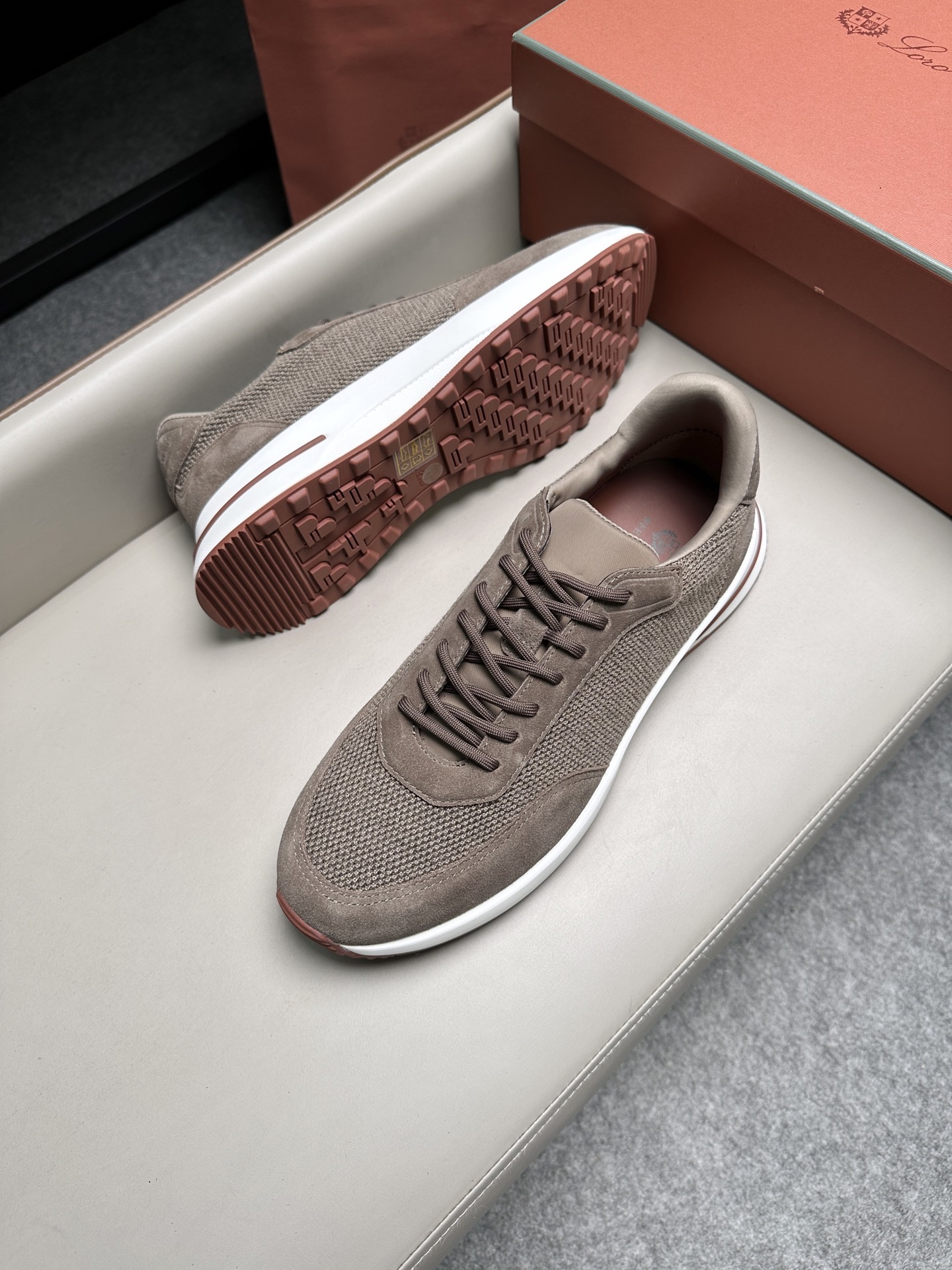 Кроссовки мужские в стиле Loro Piana бежевого цвета