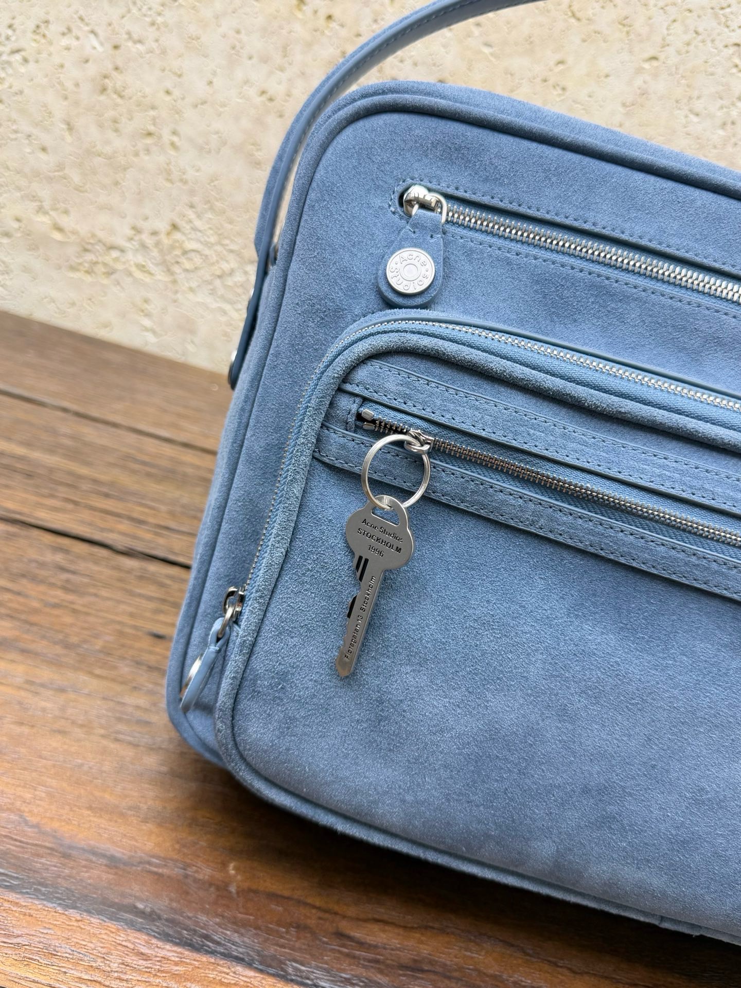 Сумка женская Acne Studios Camera Bag синего цвета
