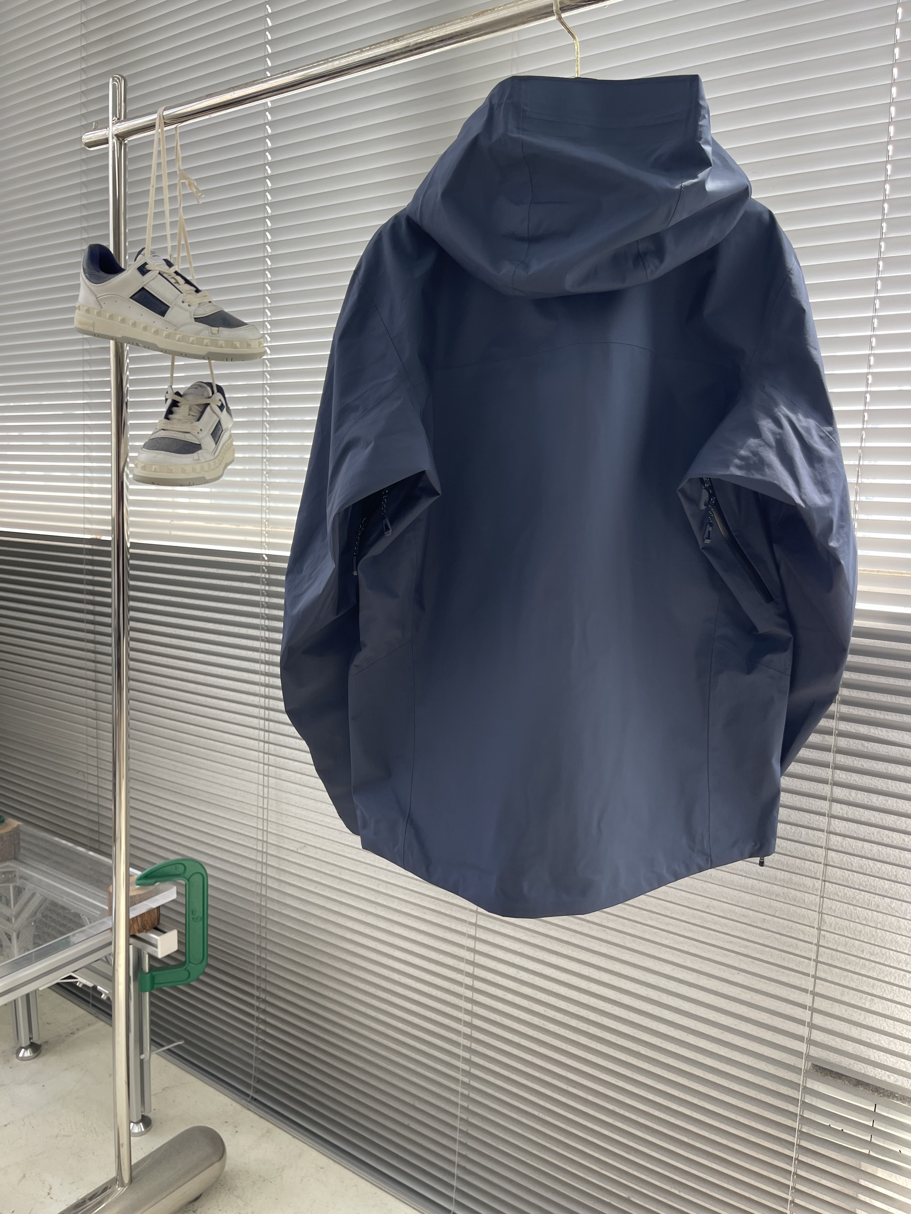 Куртка мужская Kailas softshell с капюшоном тёмно-синего цвета водо- и ветрозащитная