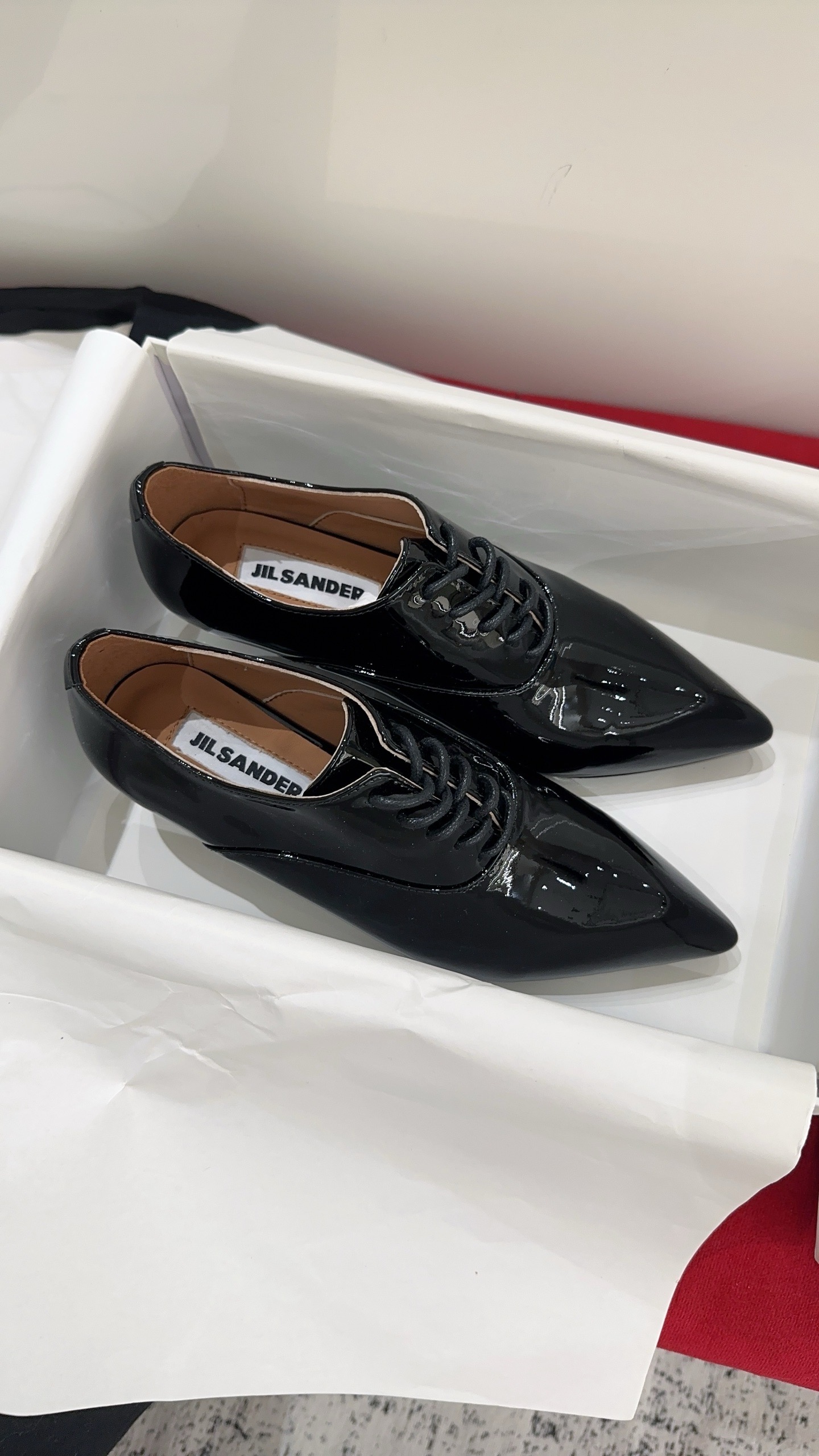 Туфли женские в стиле Jil Sander из лаковой натуральной кожи чёрного цвета