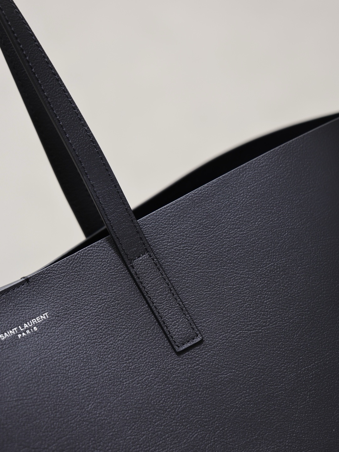 Сумка женская Saint Laurent Shopping Tote черного цвета