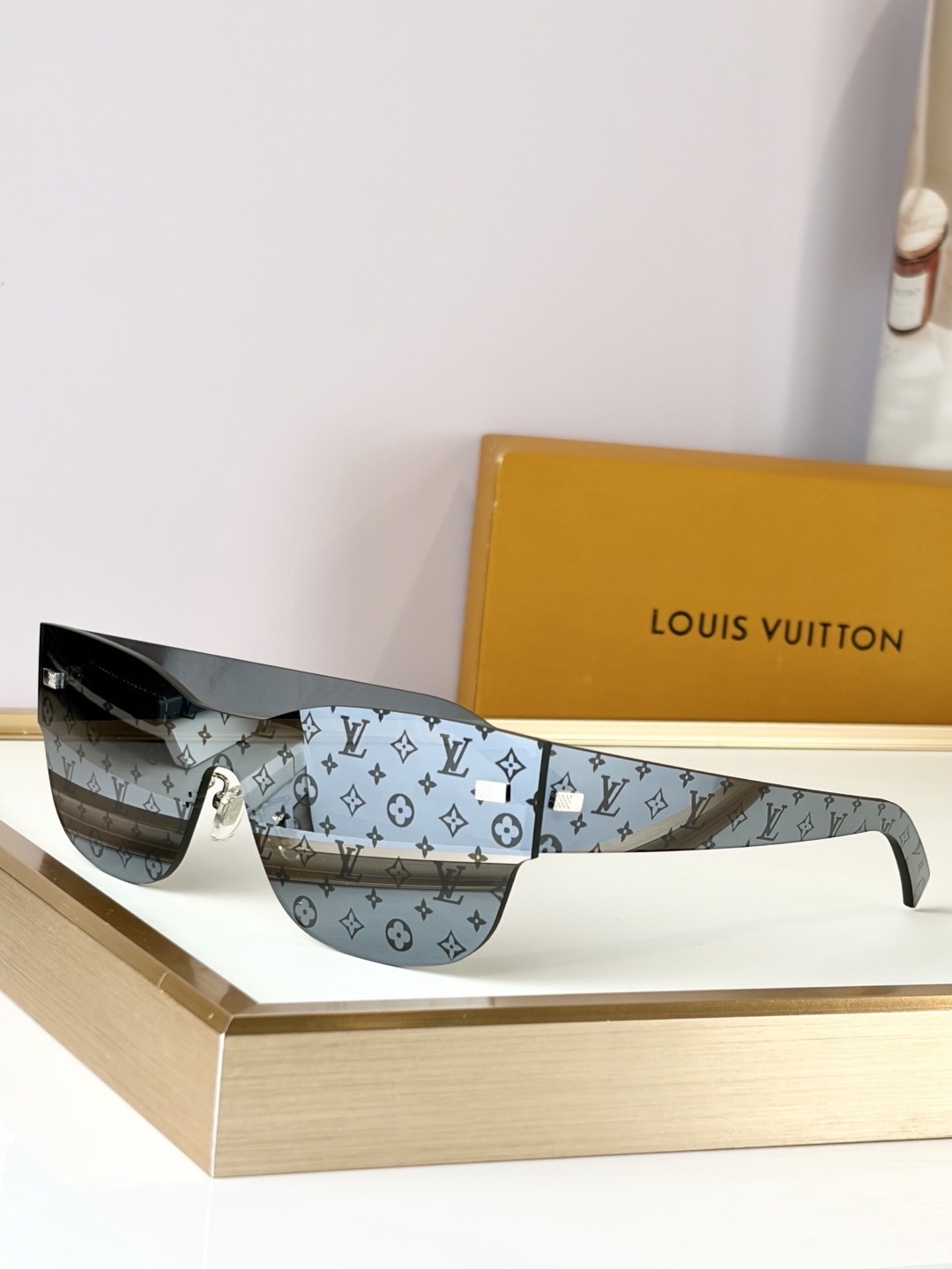 Очки солнцезащитные унисекс в стиле Louis Vuitton