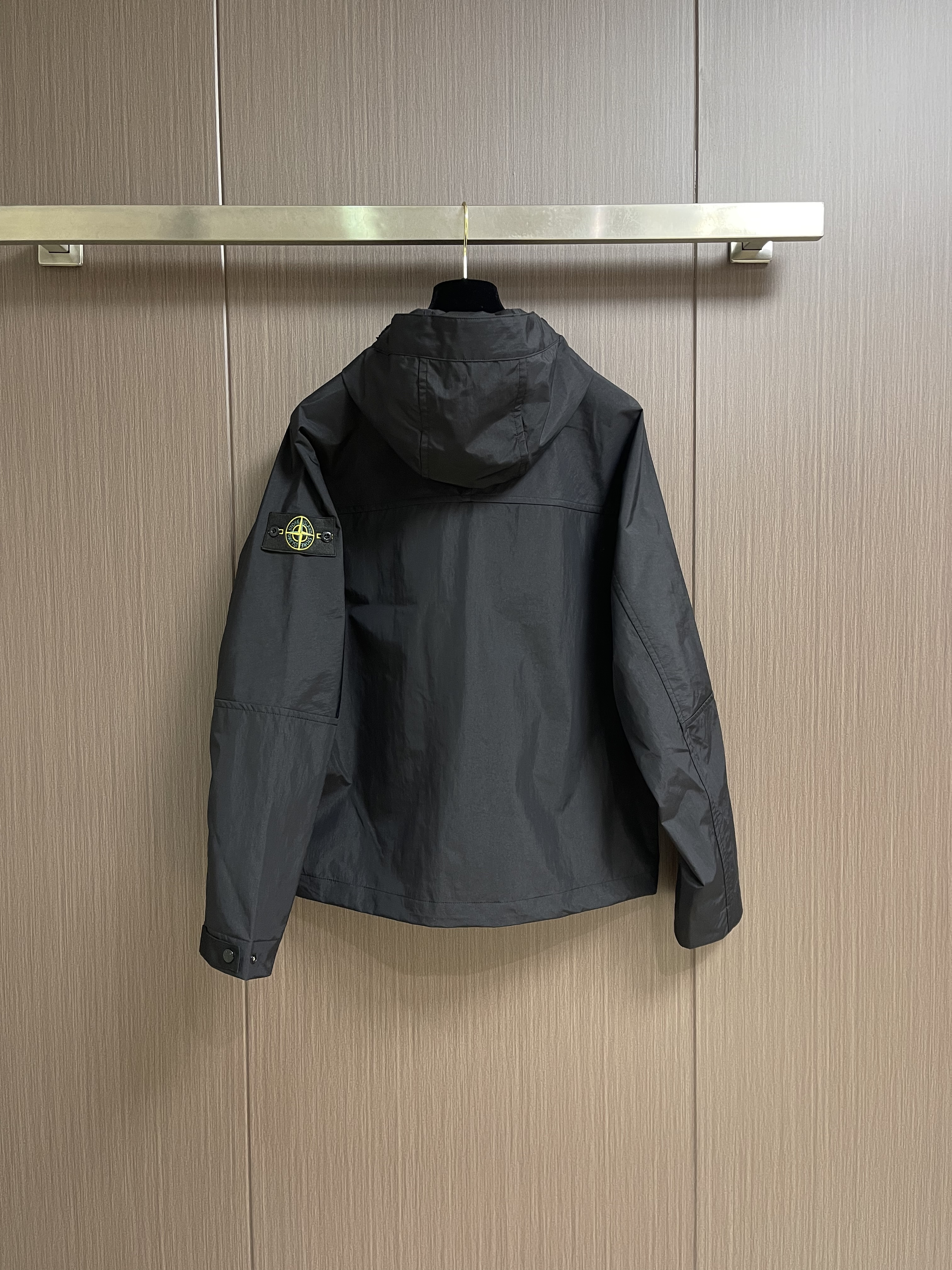 Куртка мужская Stone Island с капюшоном чёрного цвета