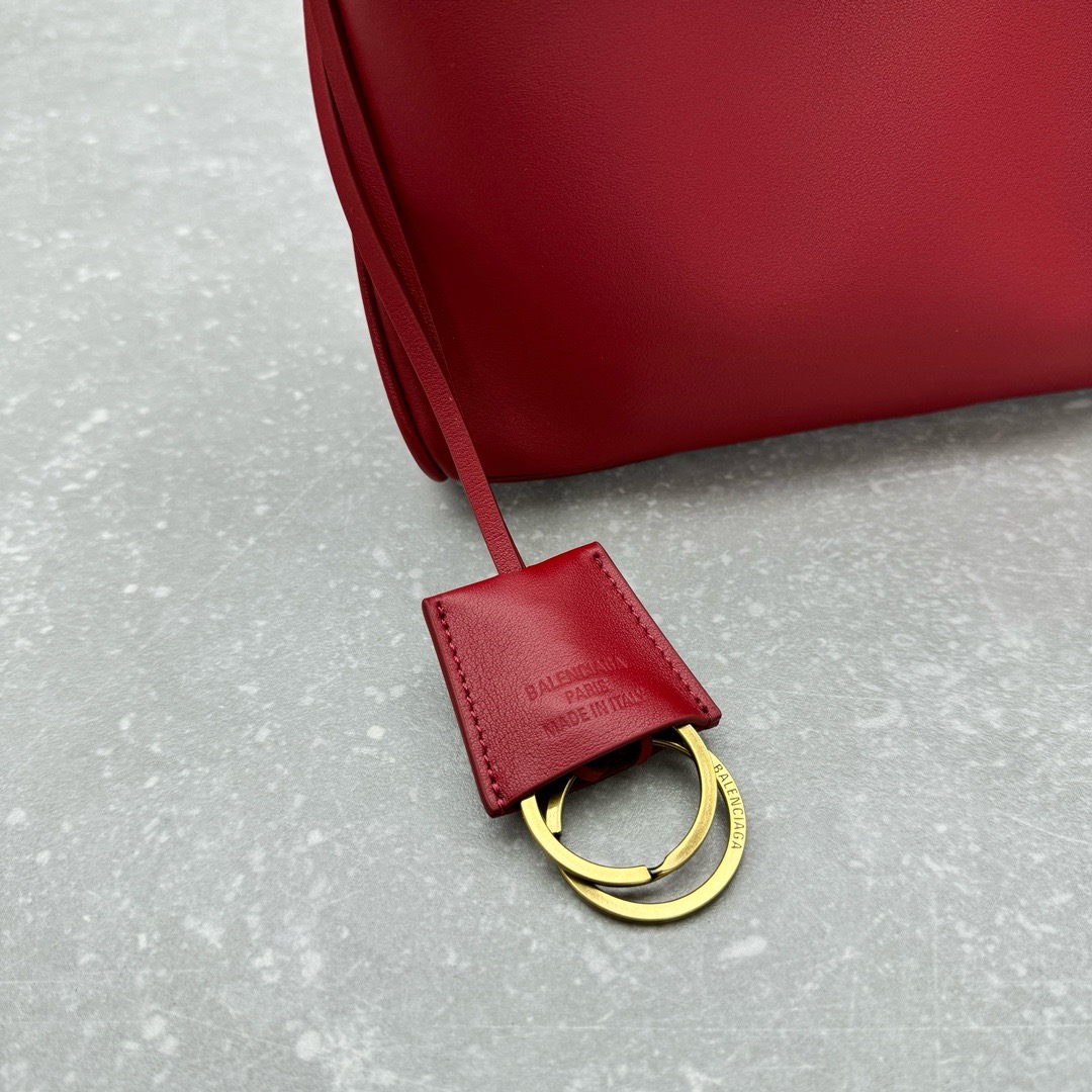 Сумка женская в стиле Balenciaga Rodeo красного цвета